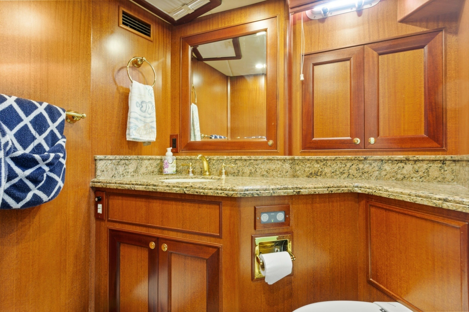 2005 Offshore Yachts 66 Pilot House
