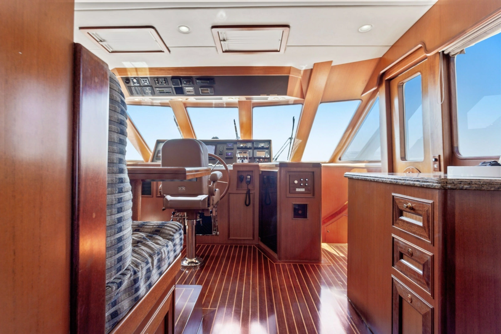 2005 Offshore Yachts 66 Pilot House