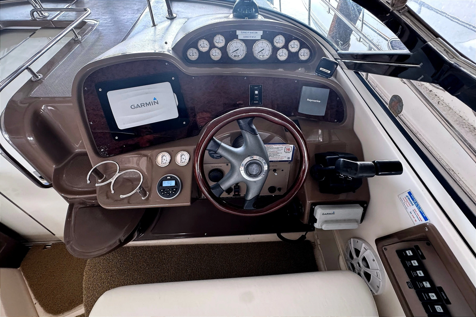 2005 Regal Commodore 3560 IO