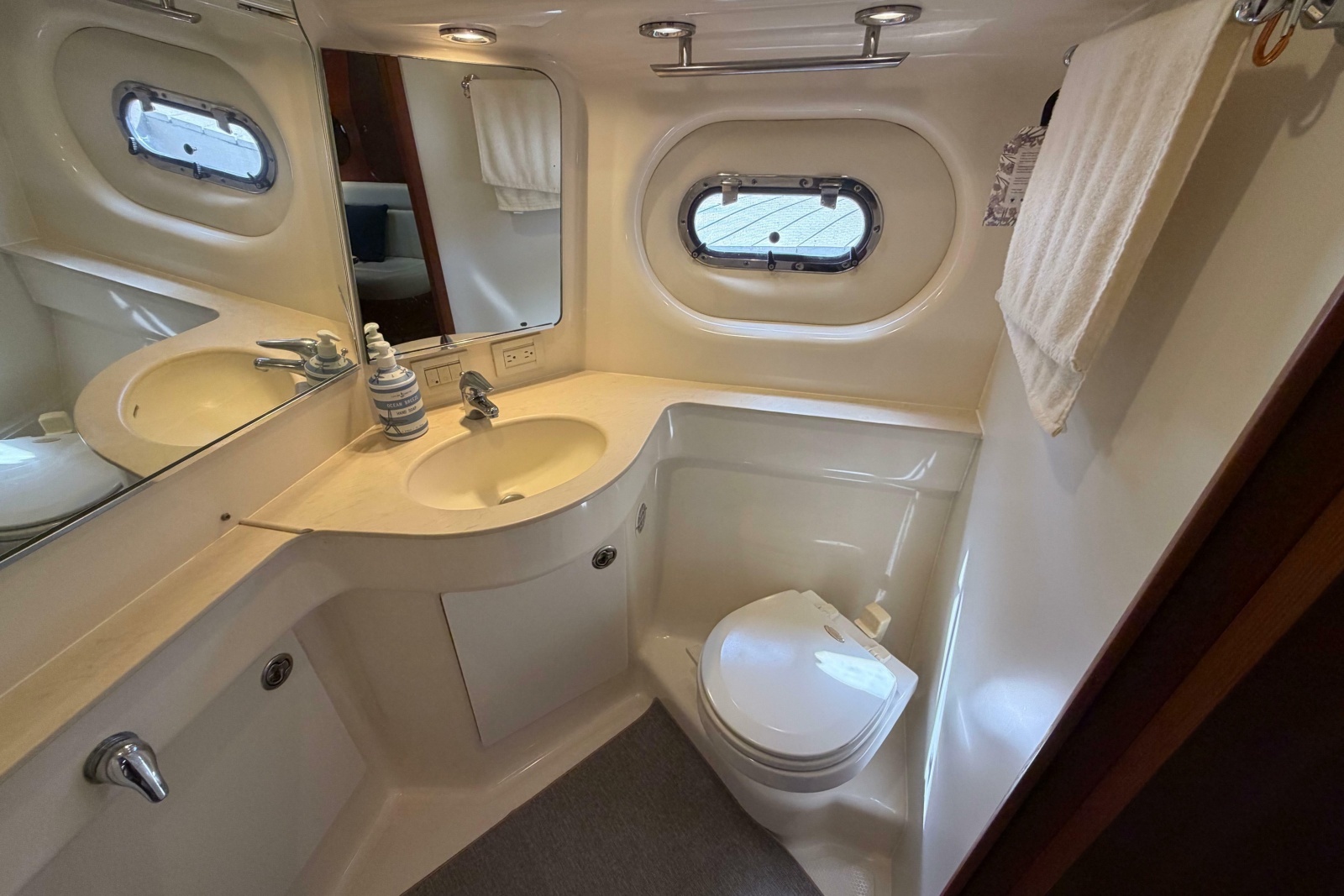 2005 Tiara Yachts 3600 Sovran