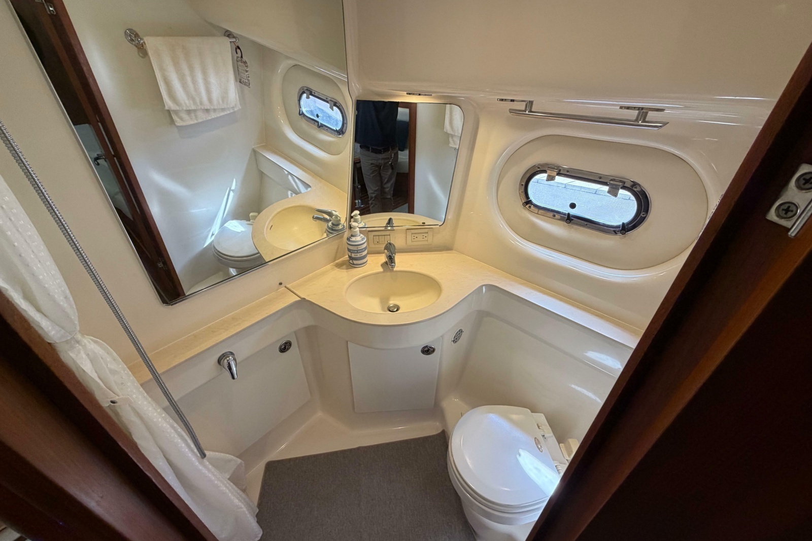 2005 Tiara Yachts 3600 Sovran