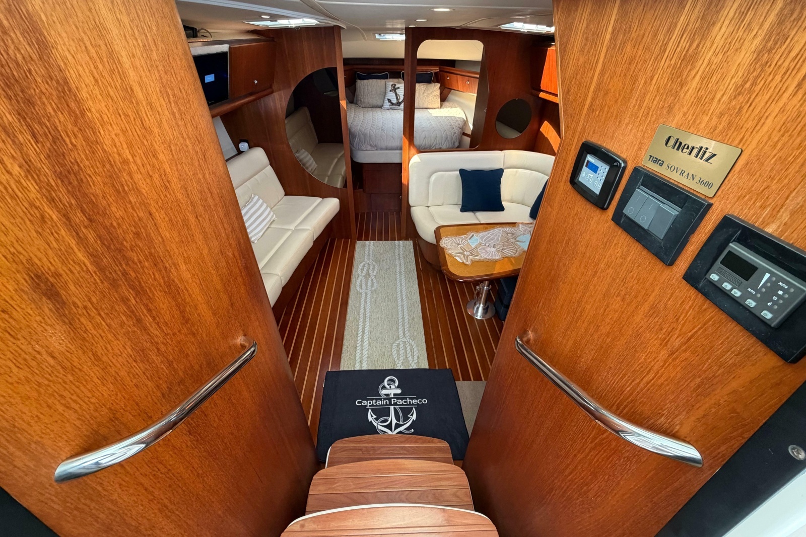 2005 Tiara Yachts 3600 Sovran