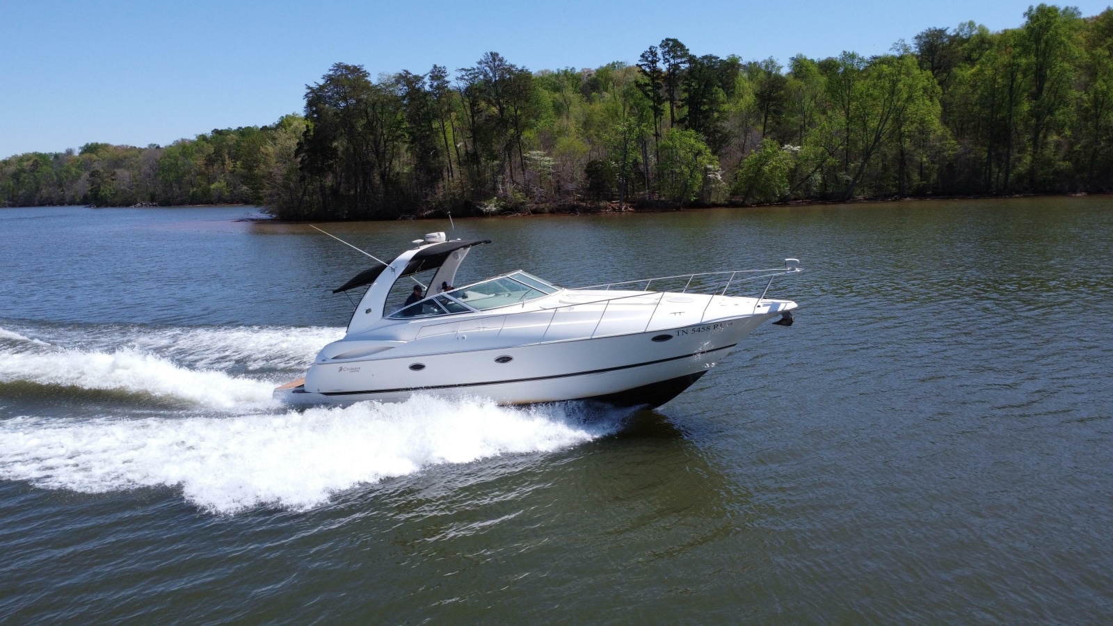 2004 Cruisers Yachts 370 Express