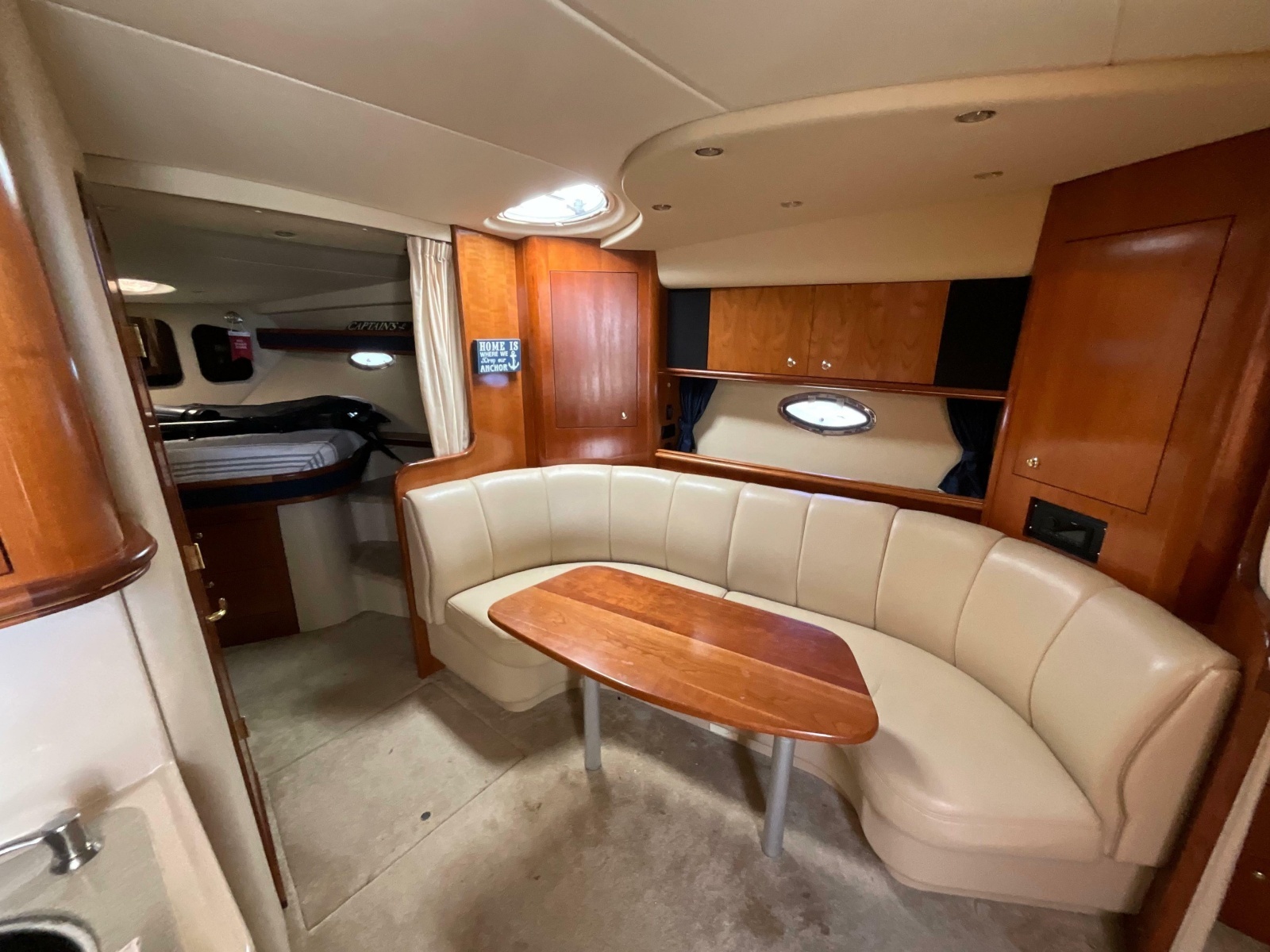 2004 Cruisers Yachts 370 Express