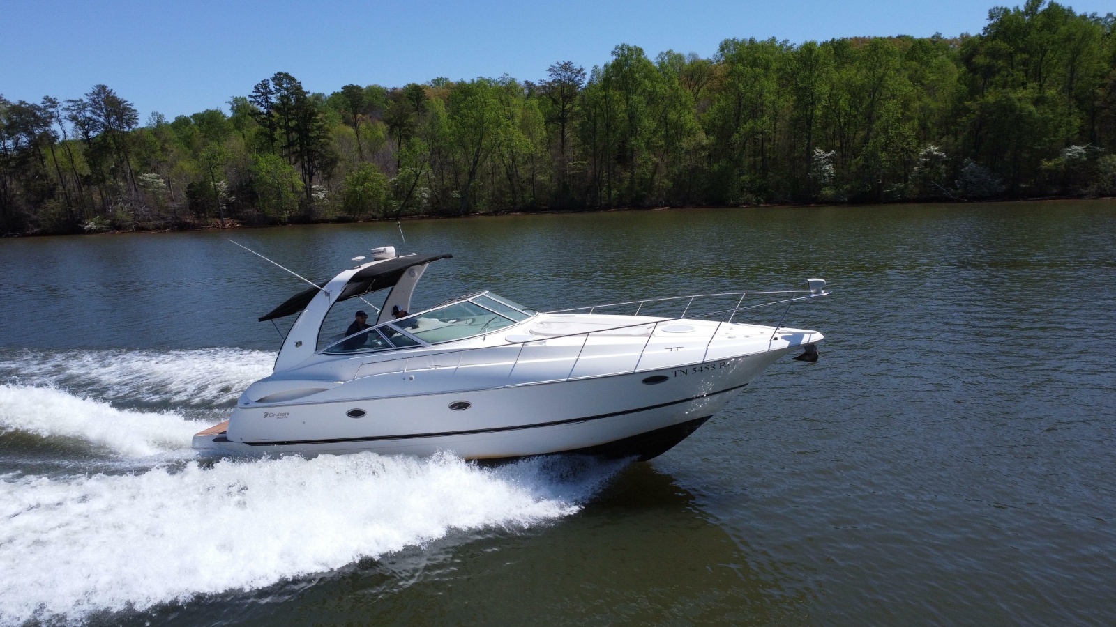 2004 Cruisers Yachts 370 Express