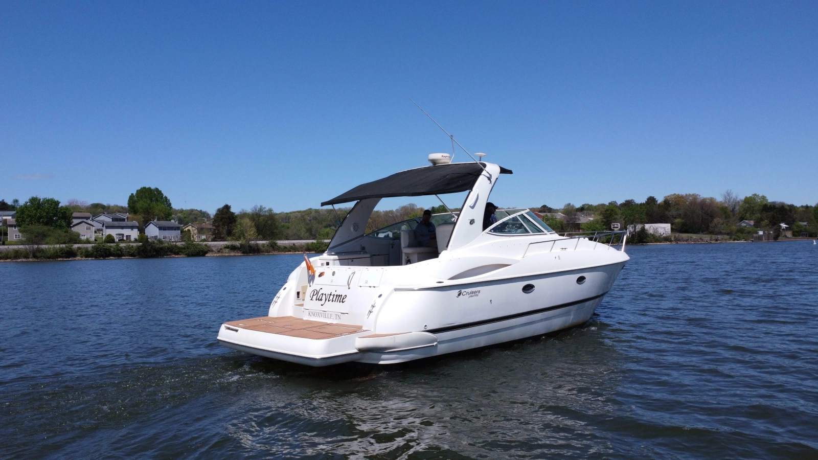 2004 Cruisers Yachts 370 Express