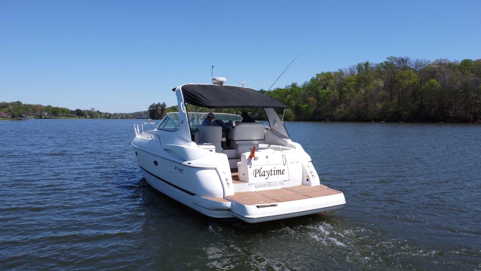2004 Cruisers Yachts 370 Express