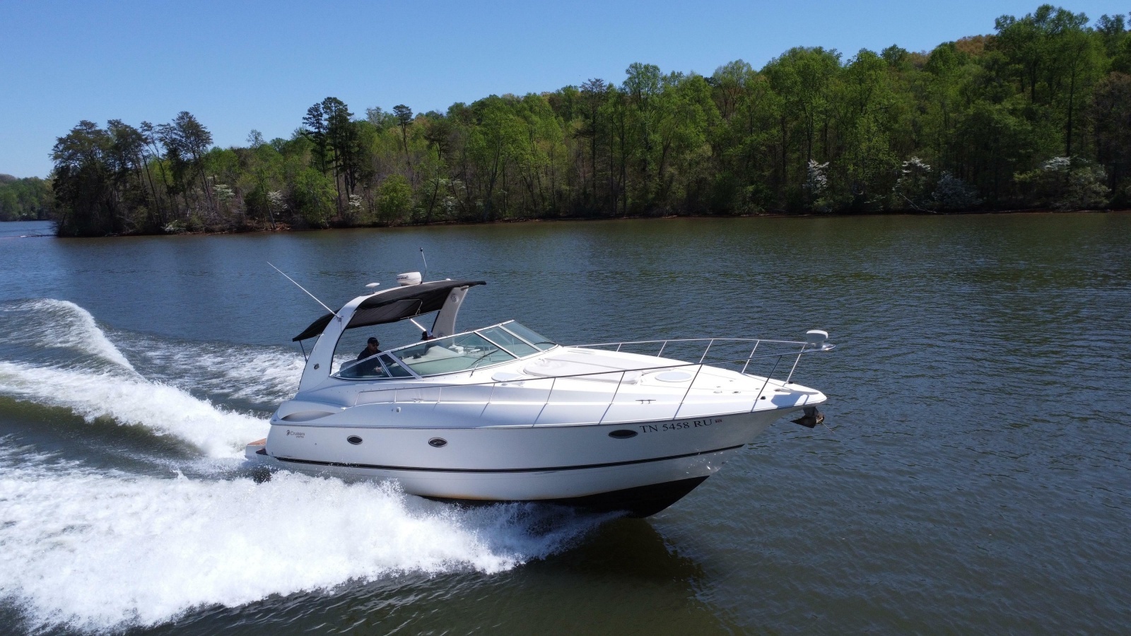 2004 Cruisers Yachts 370 Express