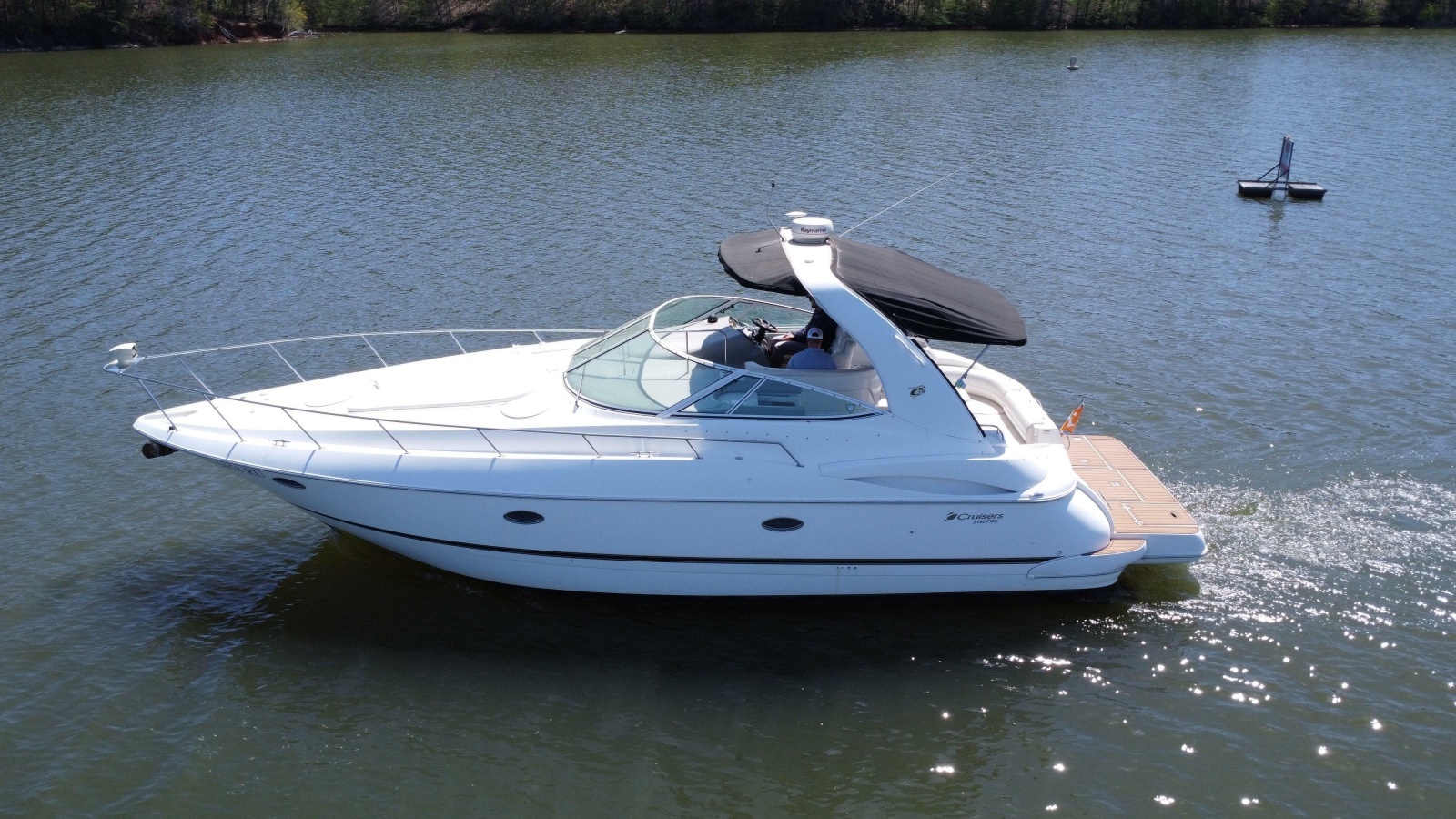 2004 Cruisers Yachts 370 Express