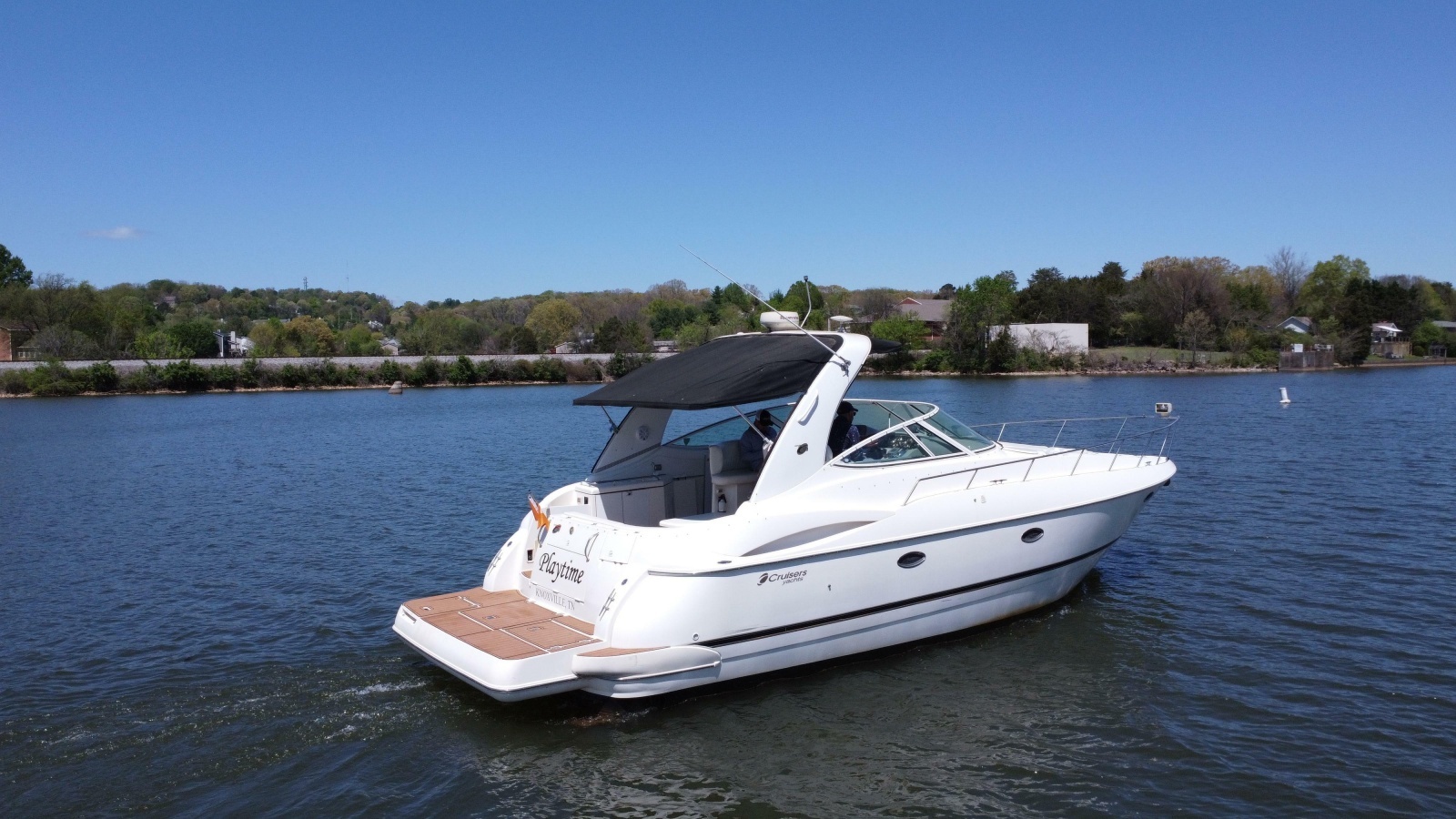 2004 Cruisers Yachts 370 Express