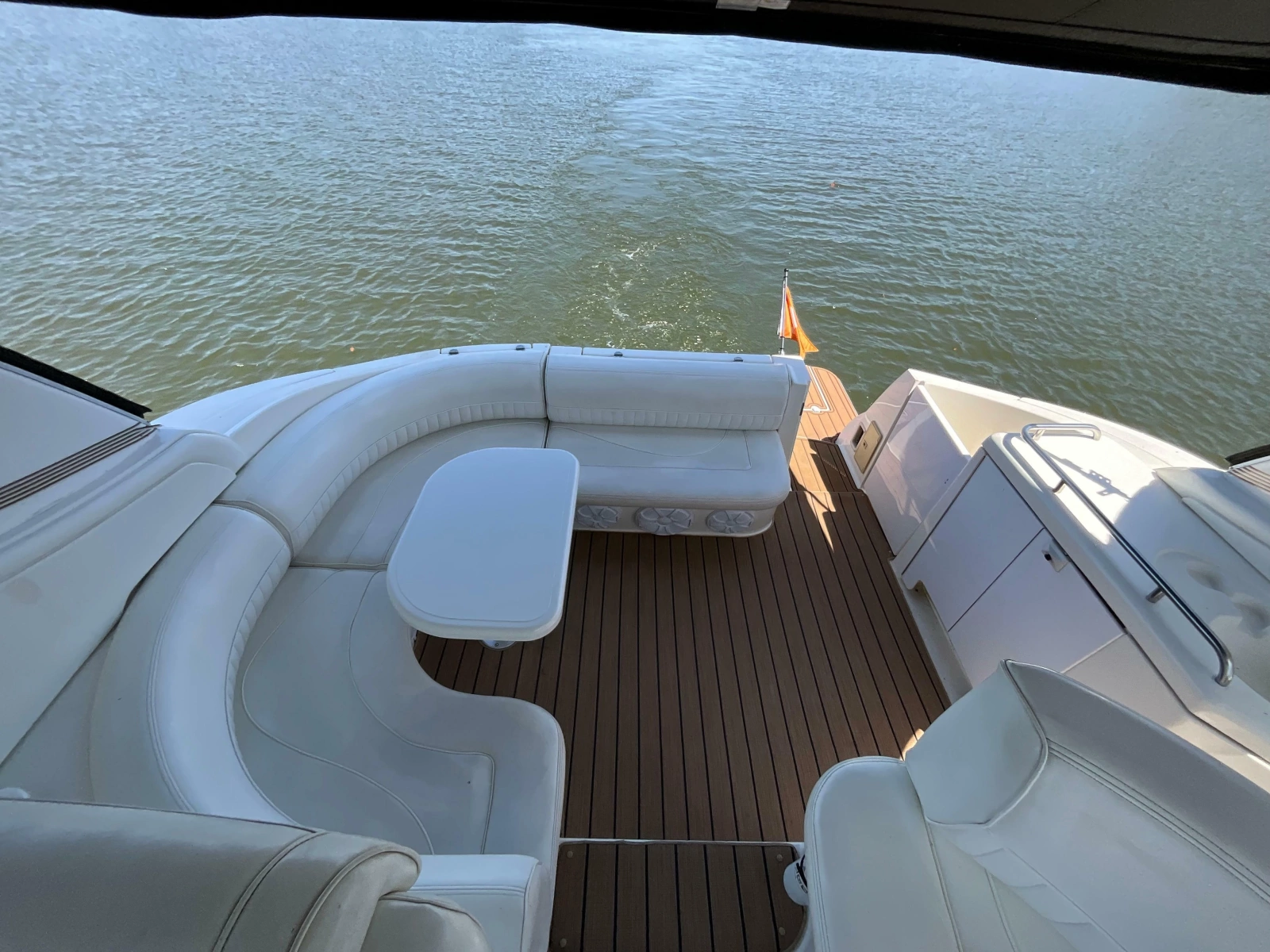 2004 Cruisers Yachts 370 Express
