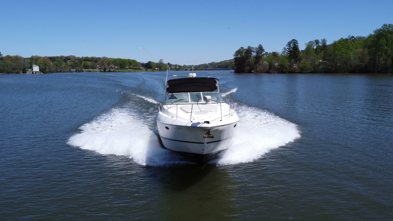 2004 Cruisers Yachts 370 Express