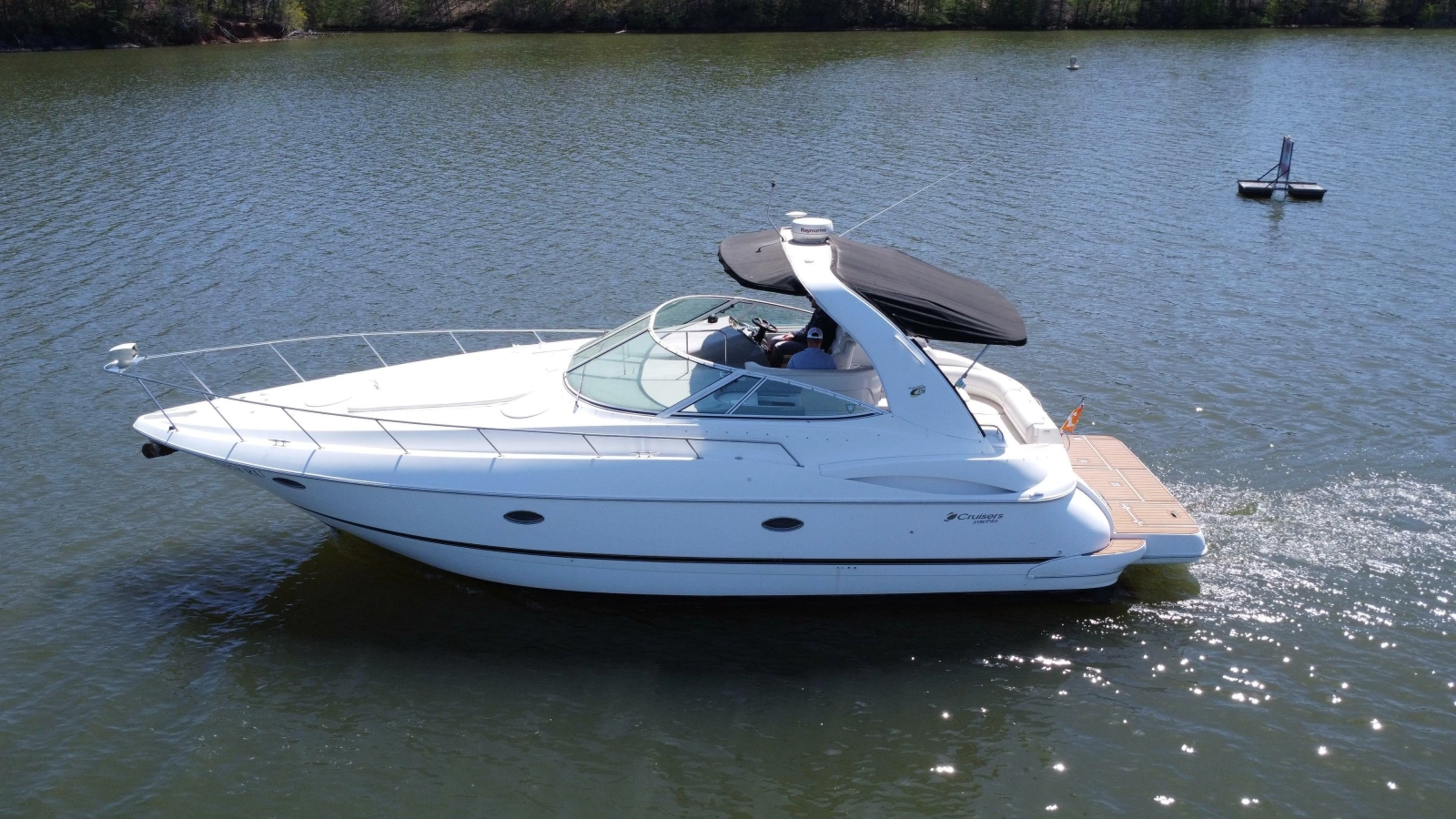 2004 Cruisers Yachts 370 Express