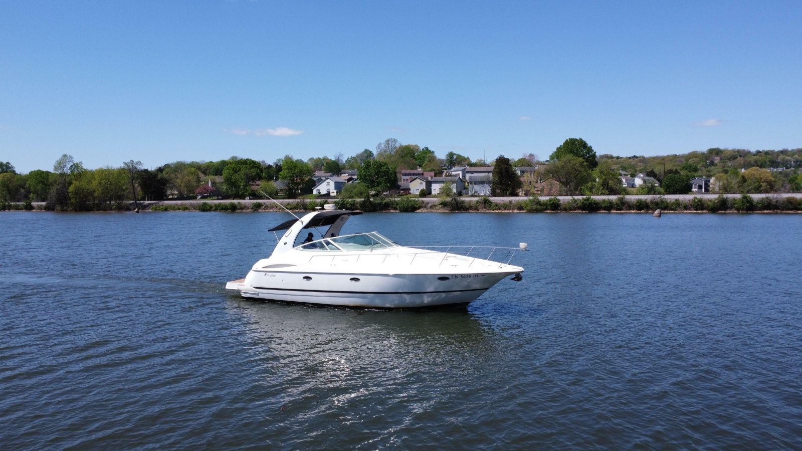 2004 Cruisers Yachts 370 Express