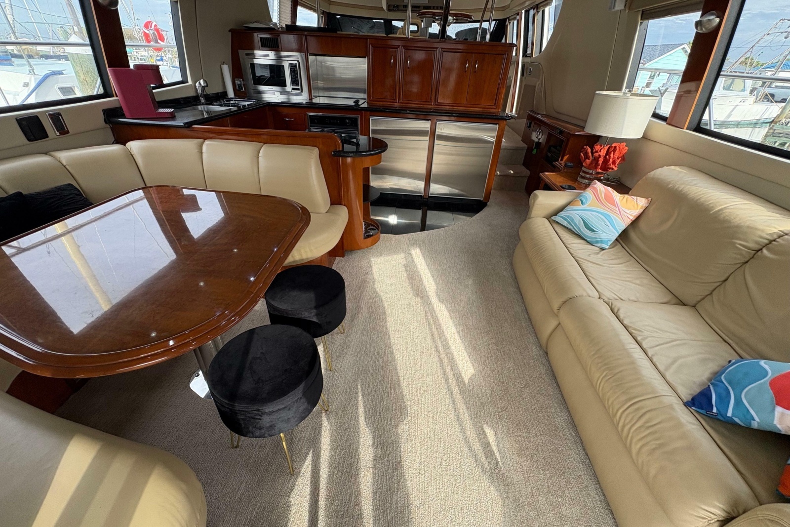 2004 Carver 560 Voyager