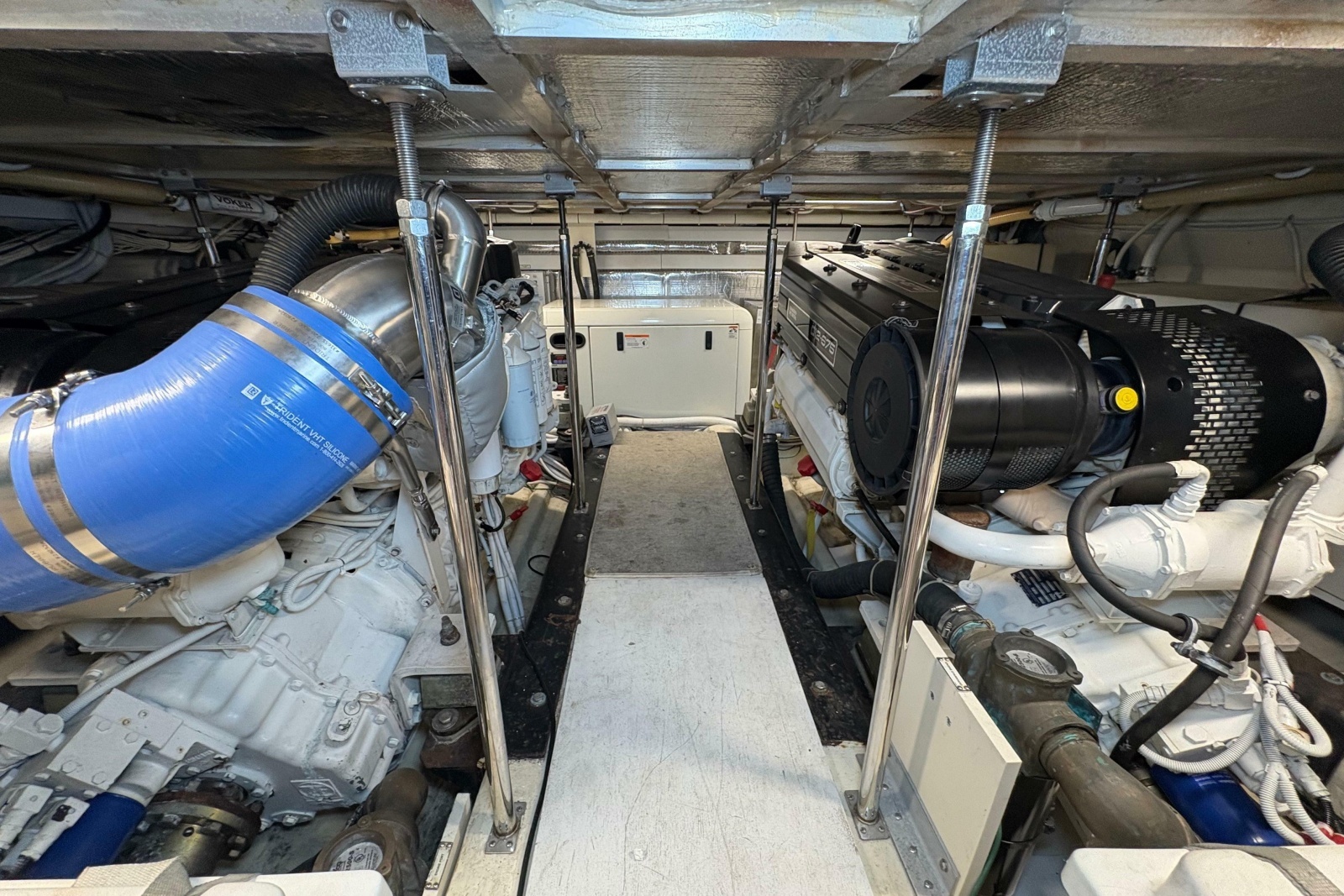 2004 Carver 560 Voyager