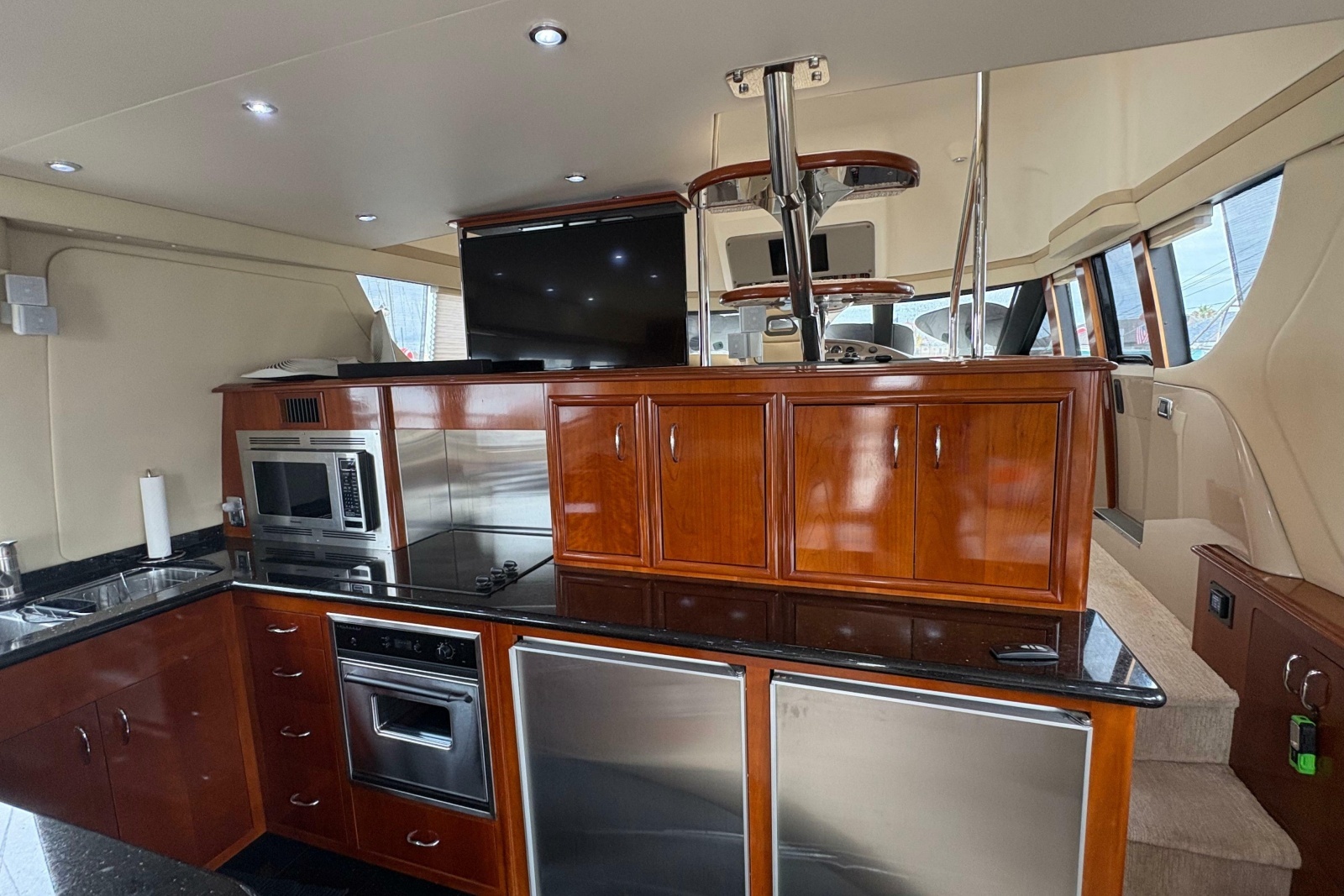 2004 Carver 560 Voyager