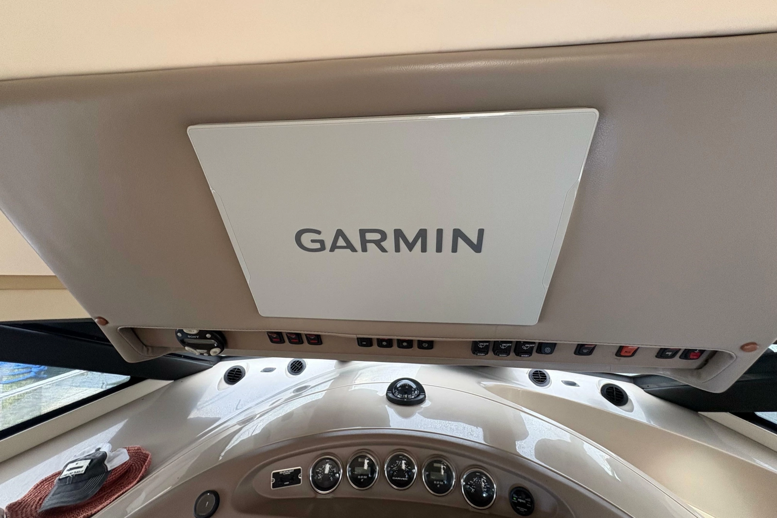 2004 Carver 560 Voyager