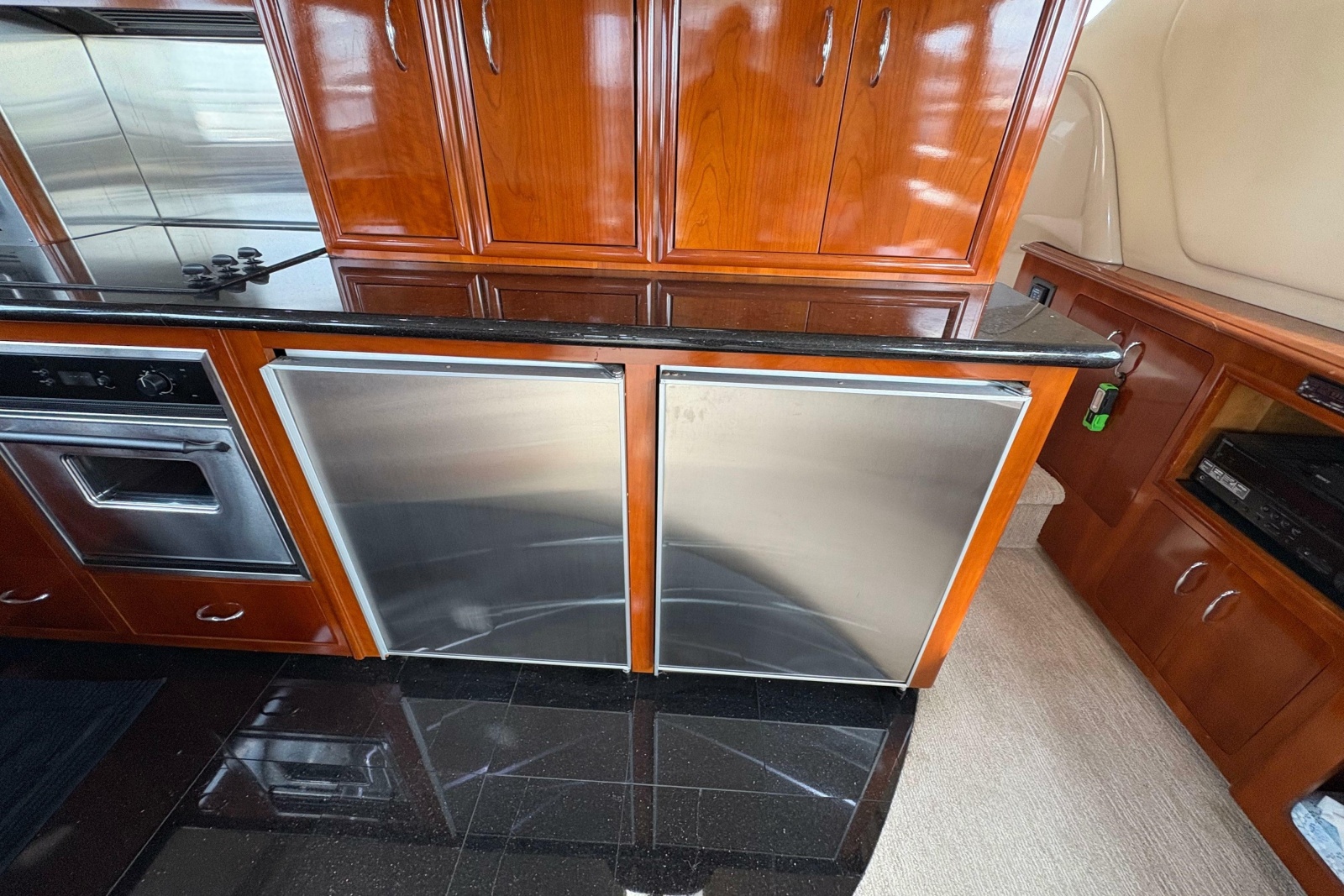 2004 Carver 560 Voyager