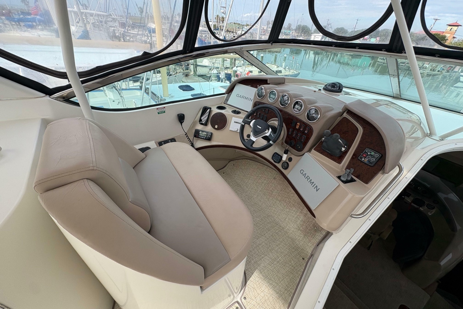 2004 Carver 560 Voyager