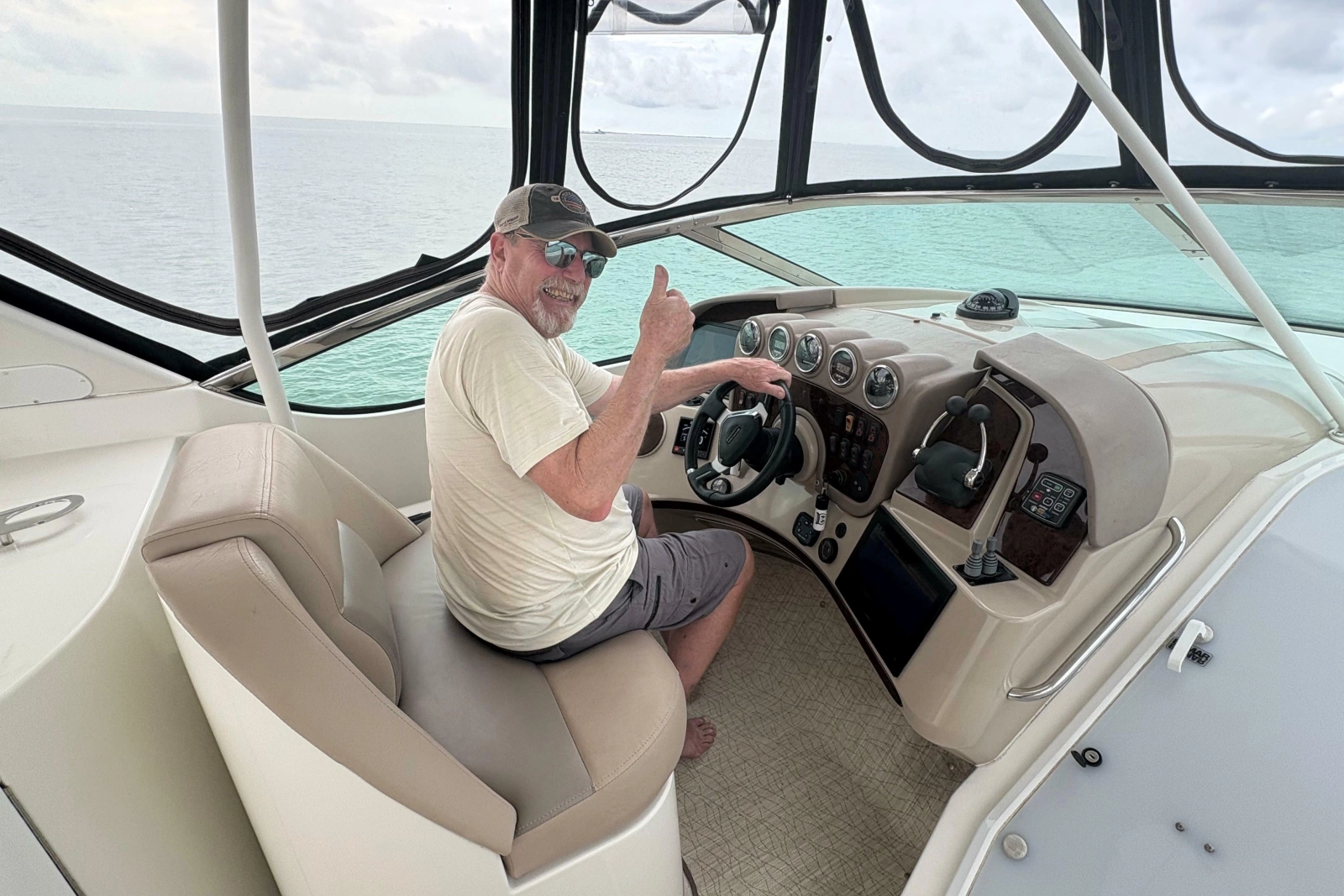 2004 Carver 560 Voyager