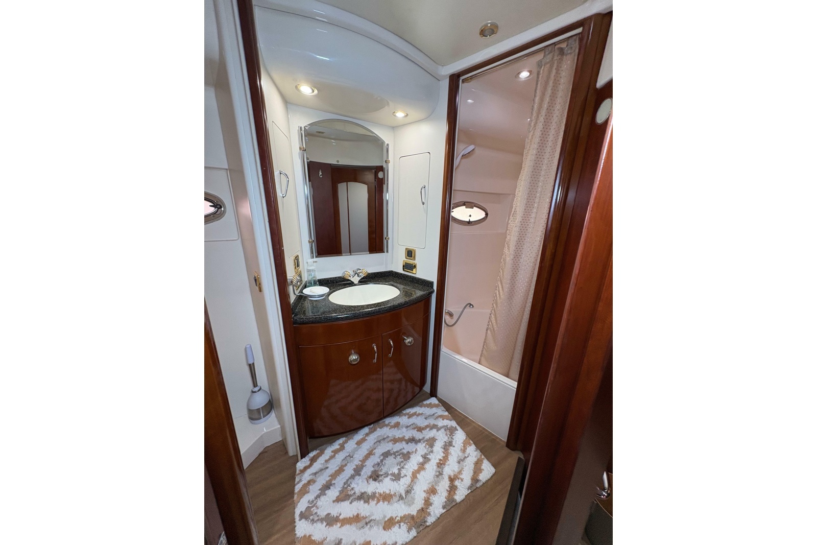 2004 Carver 560 Voyager