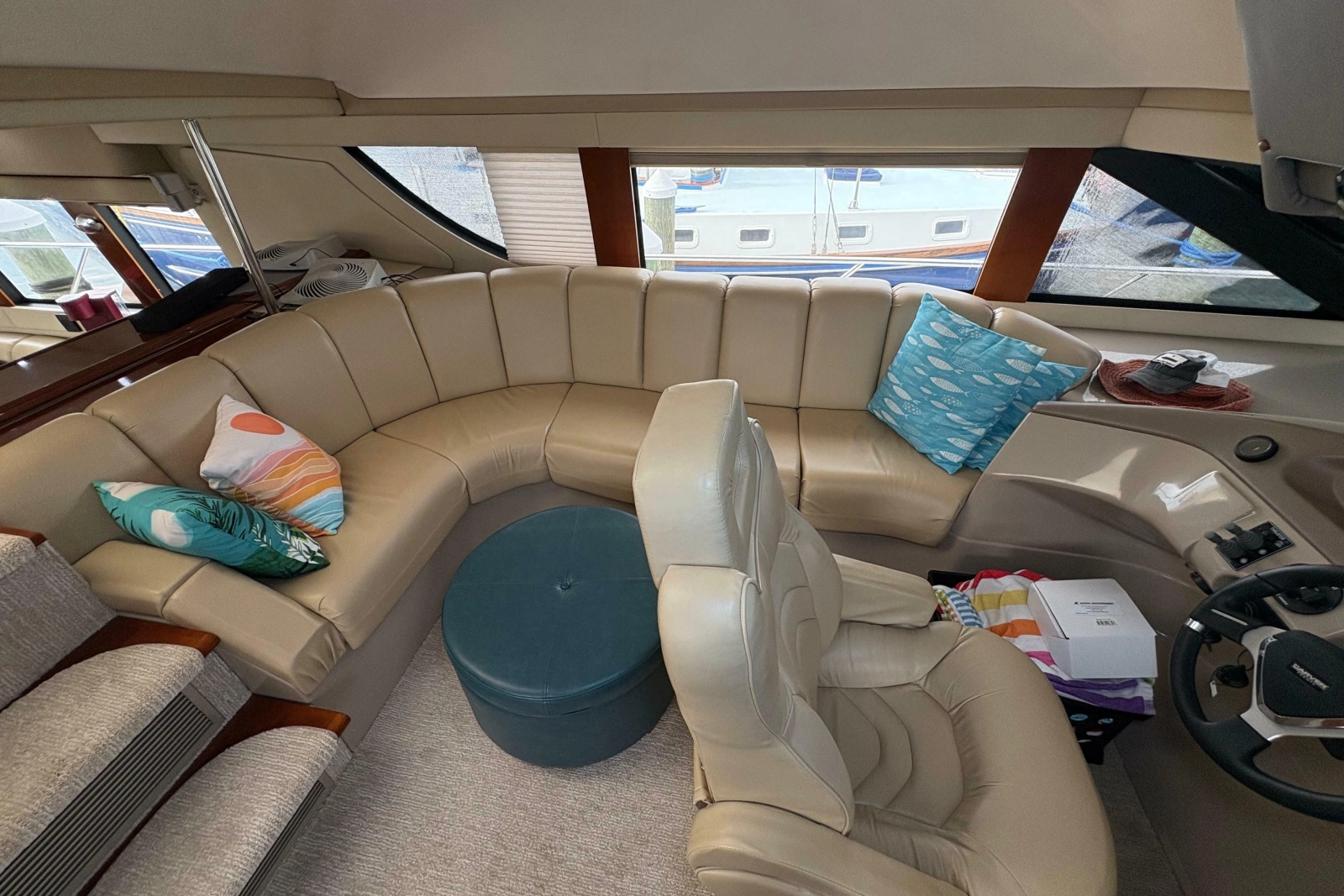 2004 Carver 560 Voyager