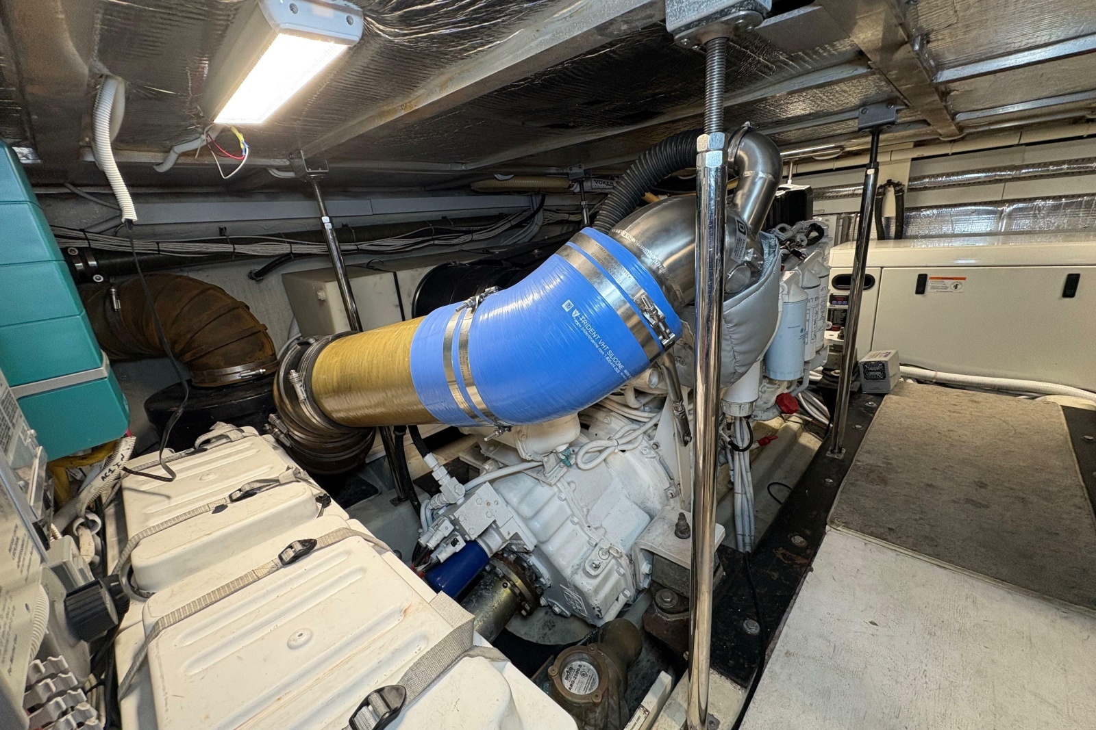 2004 Carver 560 Voyager