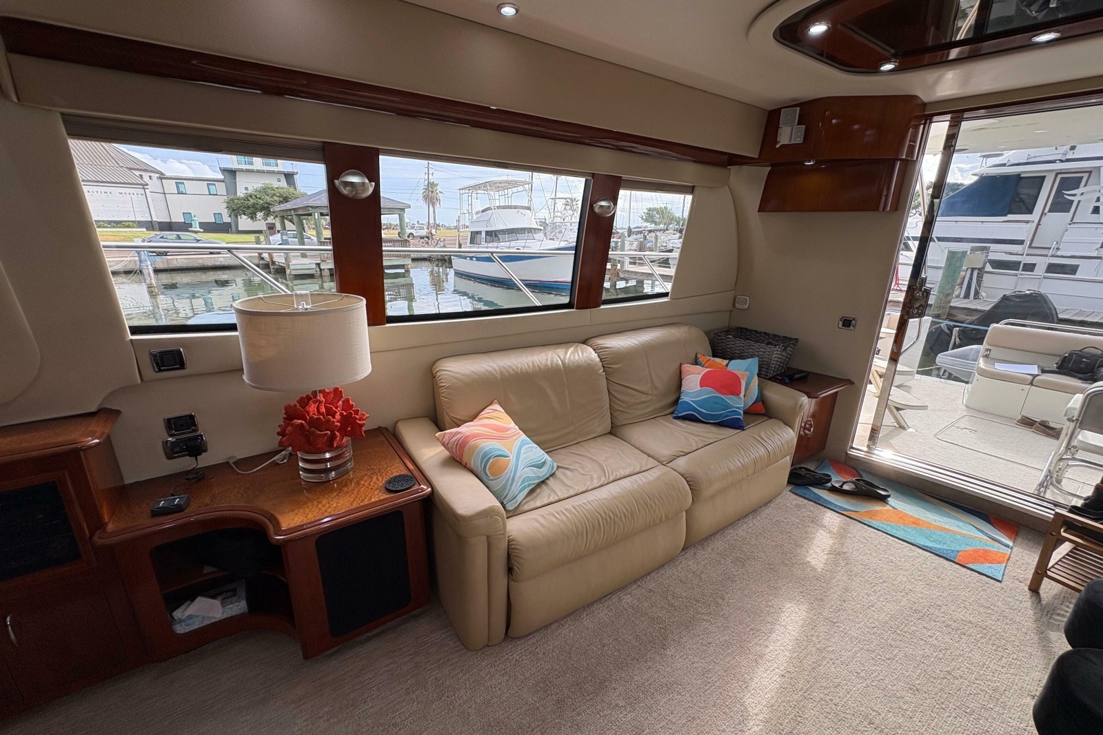 2004 Carver 560 Voyager