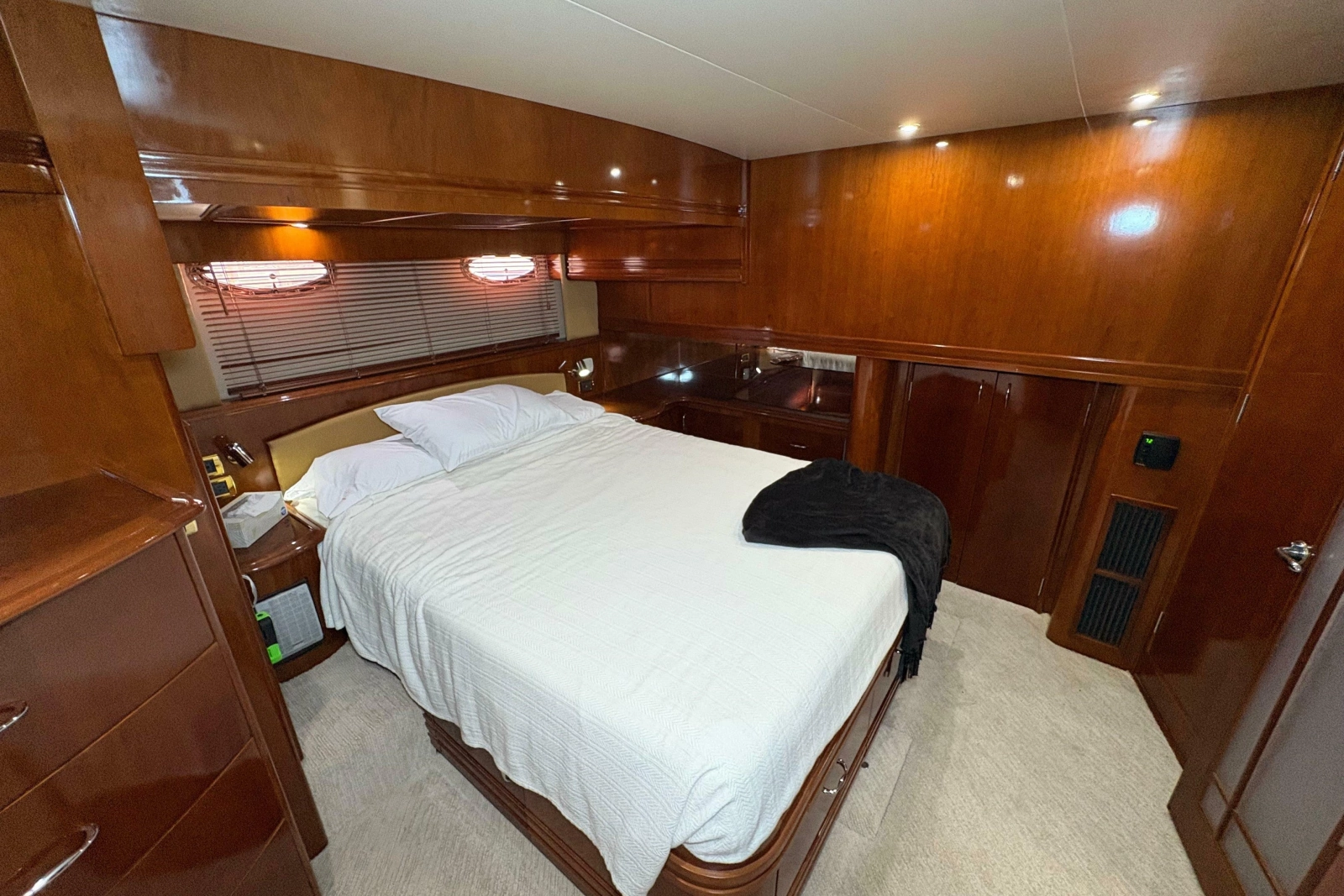 2004 Carver 560 Voyager