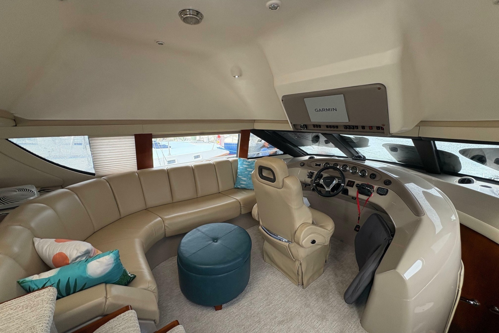 2004 Carver 560 Voyager