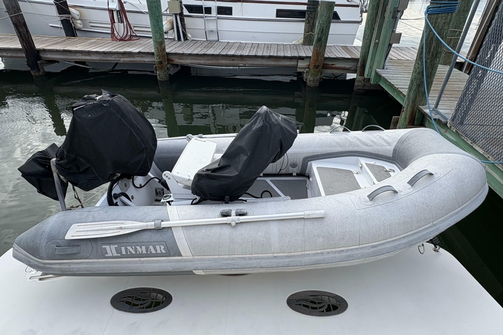 2004 Carver 560 Voyager