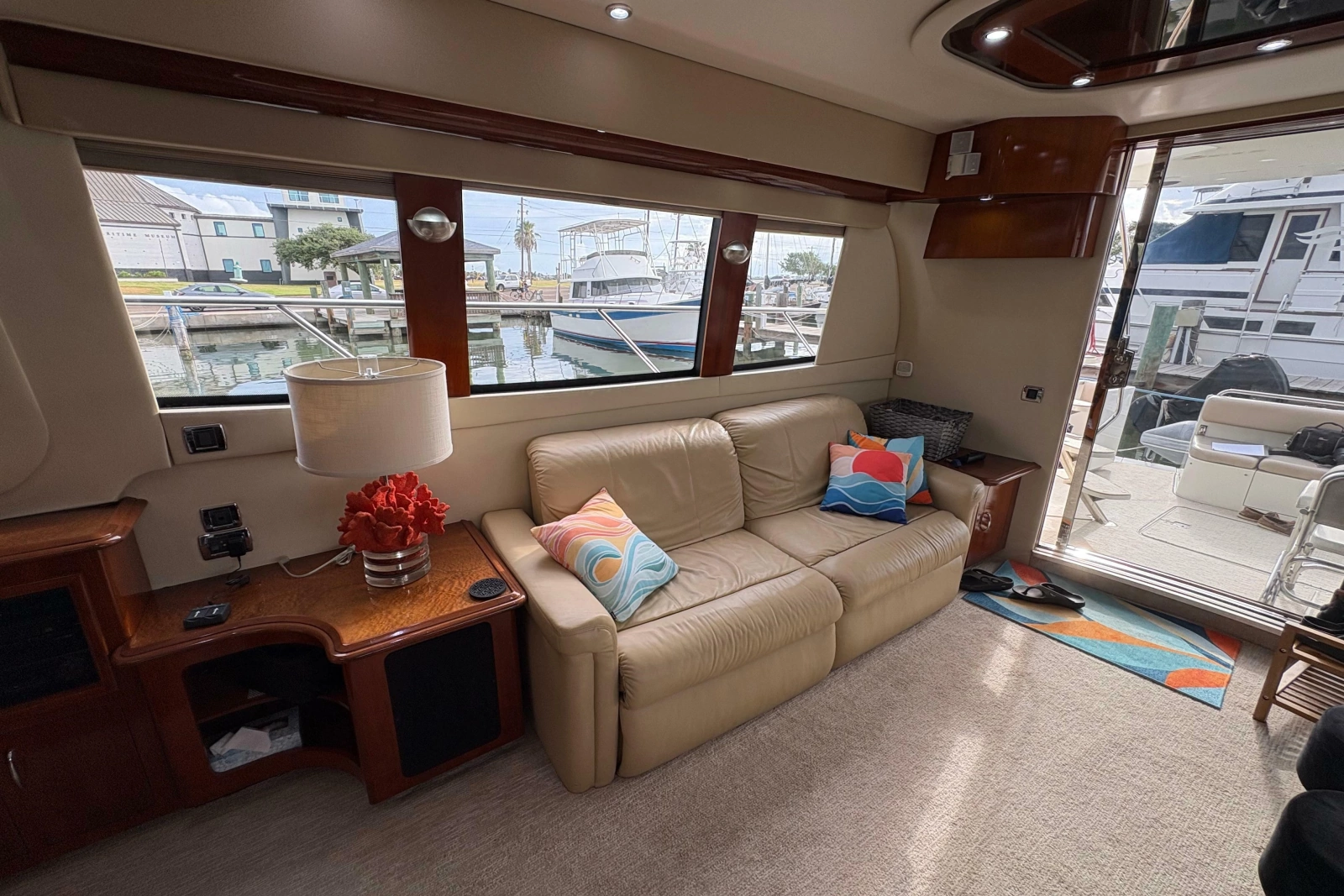 2004 Carver 560 Voyager