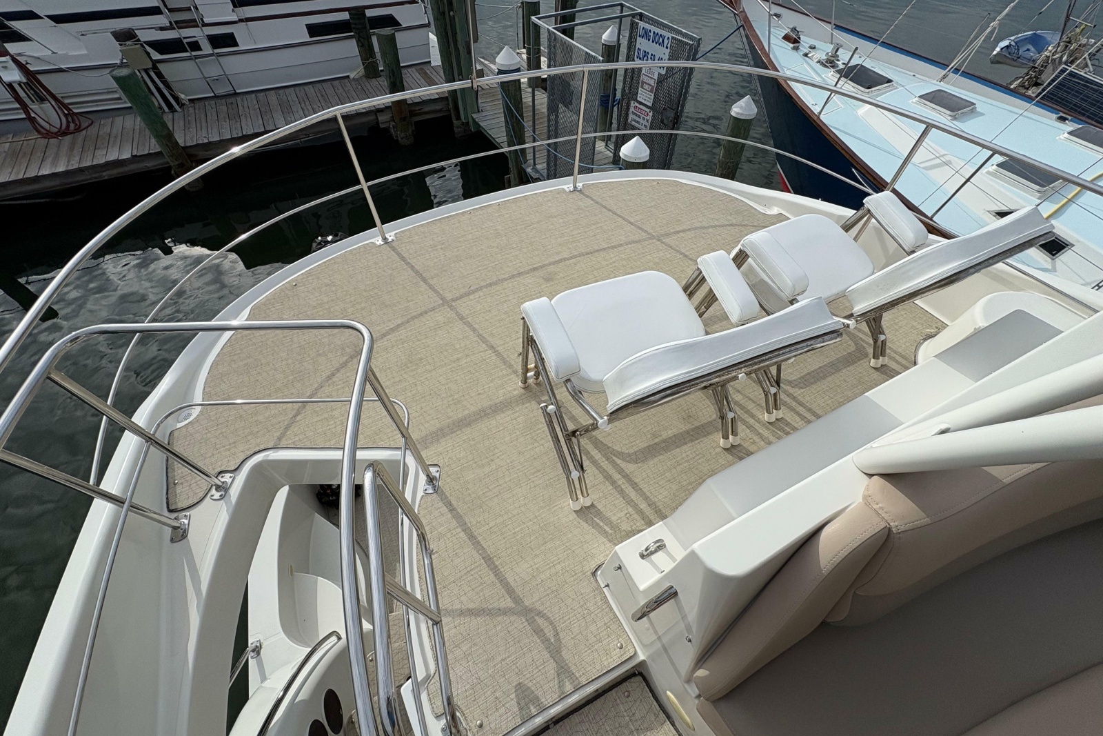 2004 Carver 560 Voyager