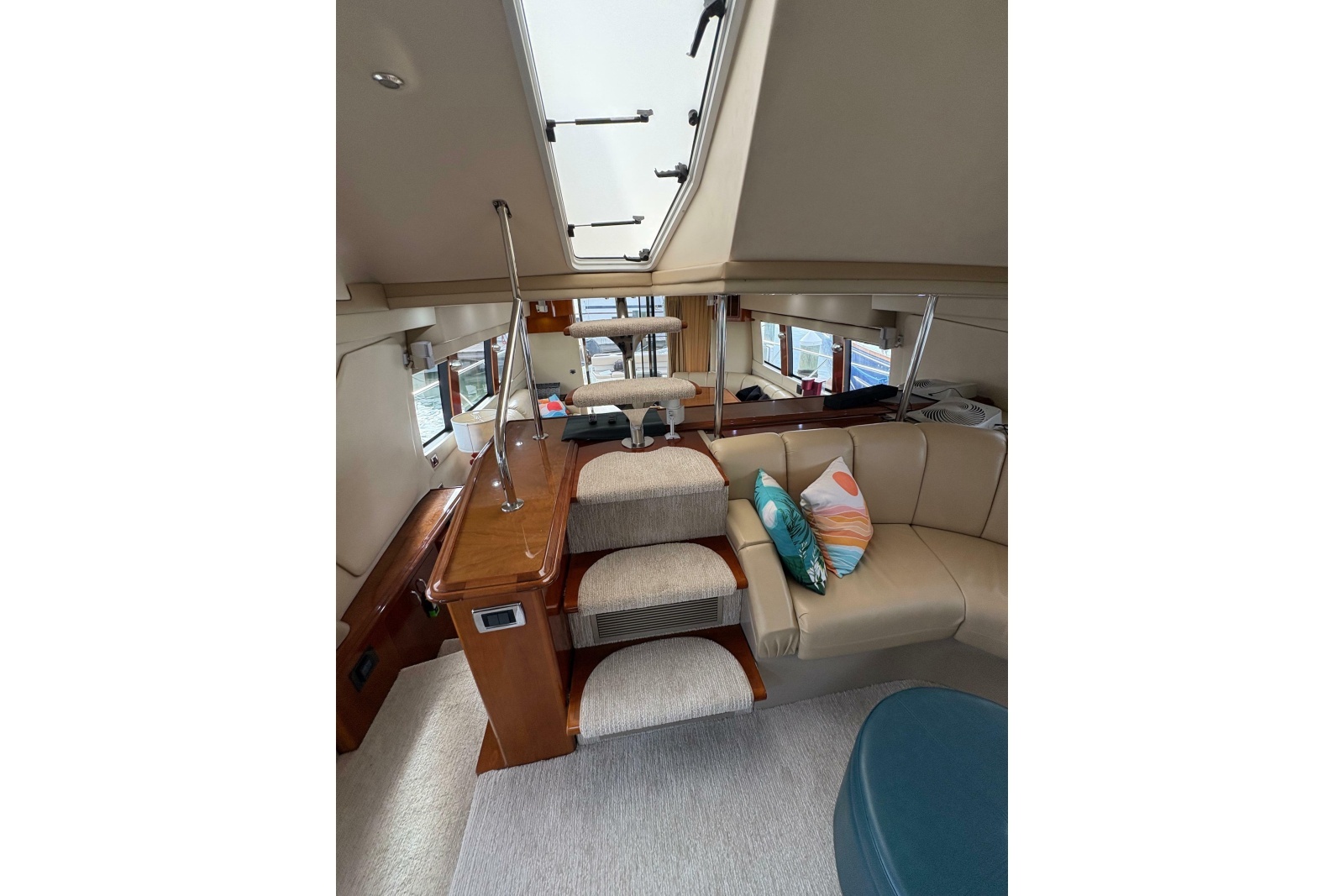 2004 Carver 560 Voyager