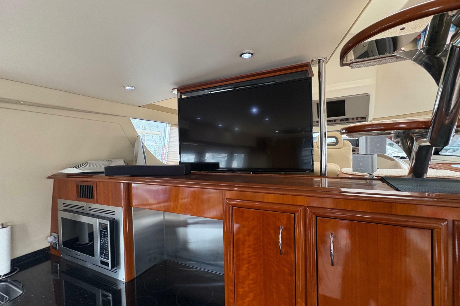 2004 Carver 560 Voyager