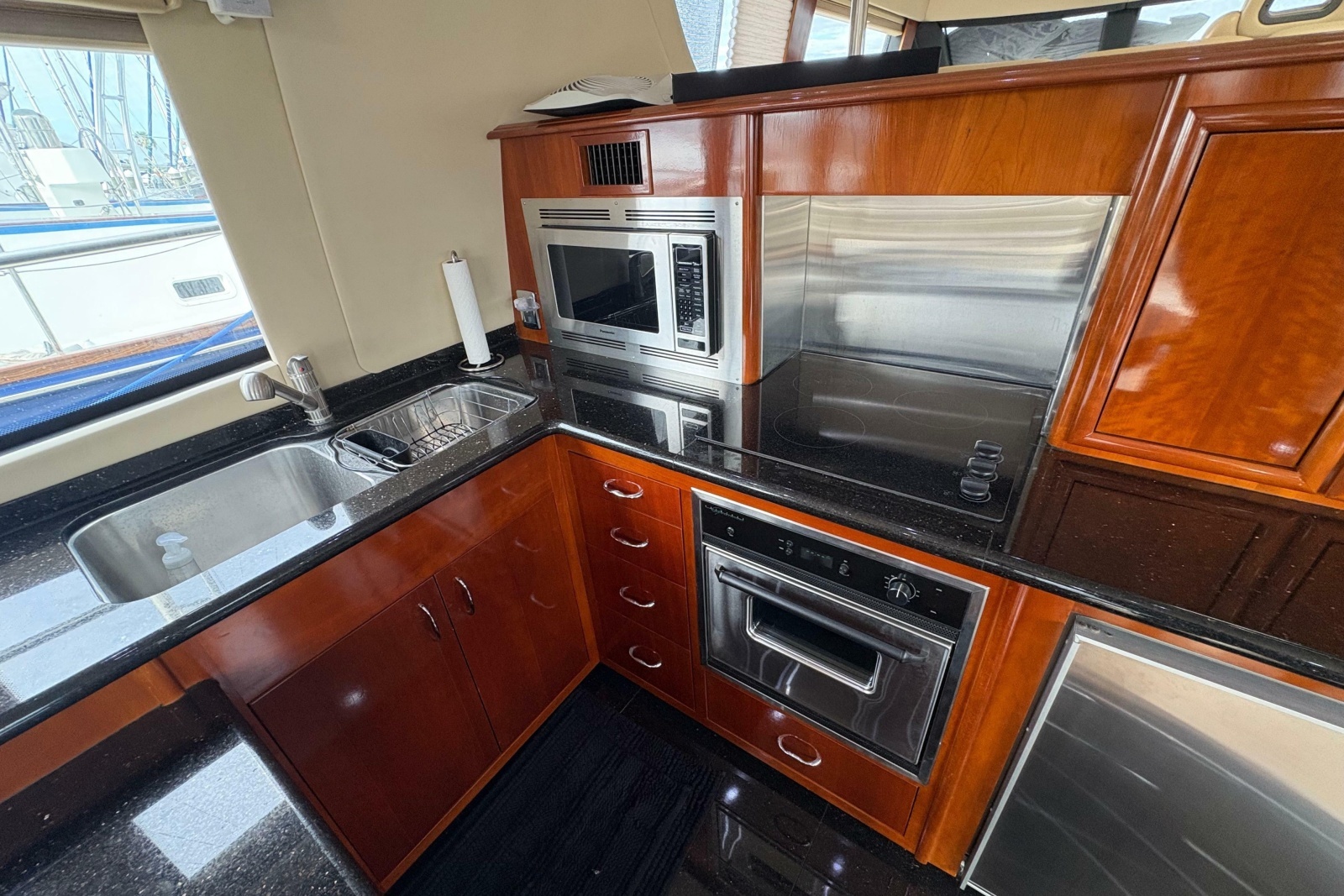 2004 Carver 560 Voyager