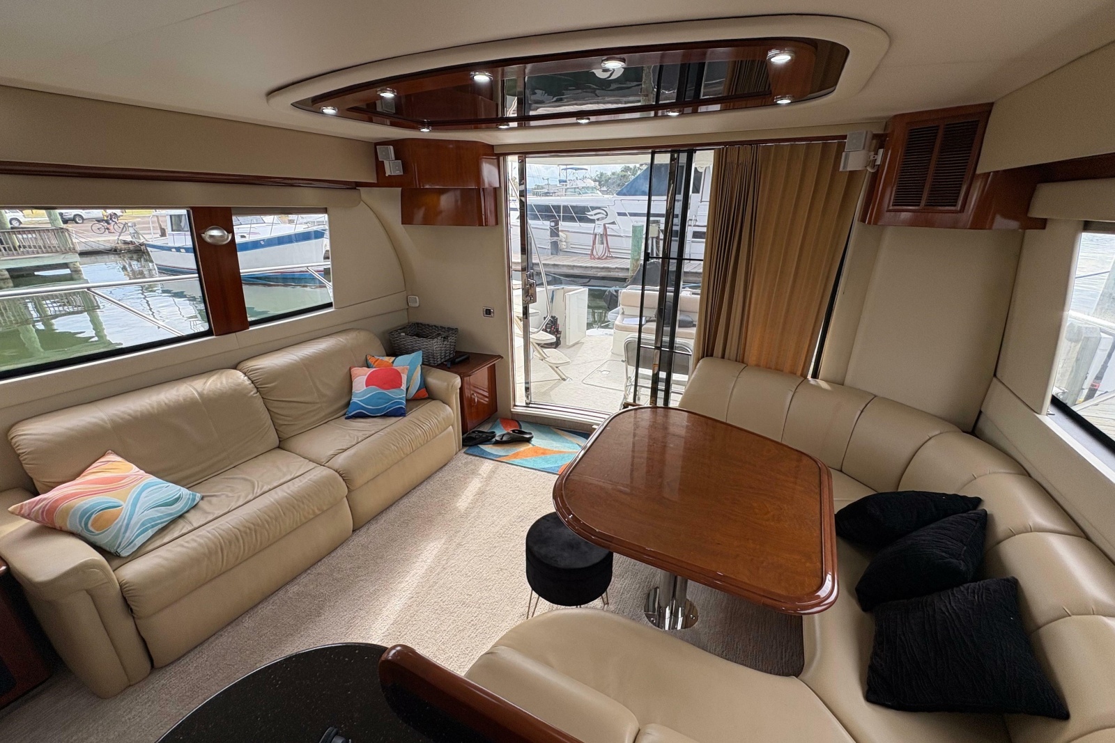 2004 Carver 560 Voyager