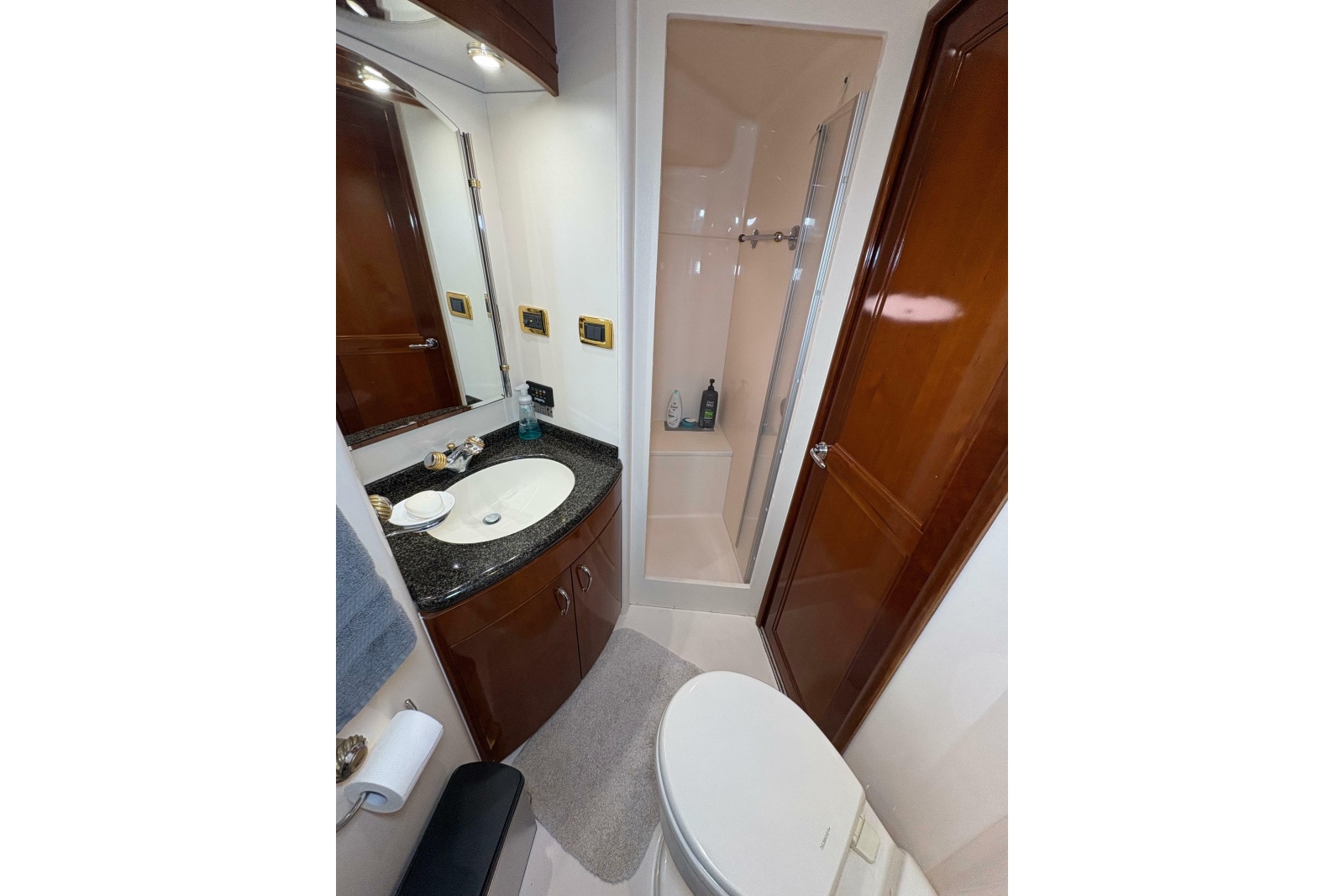 2004 Carver 560 Voyager