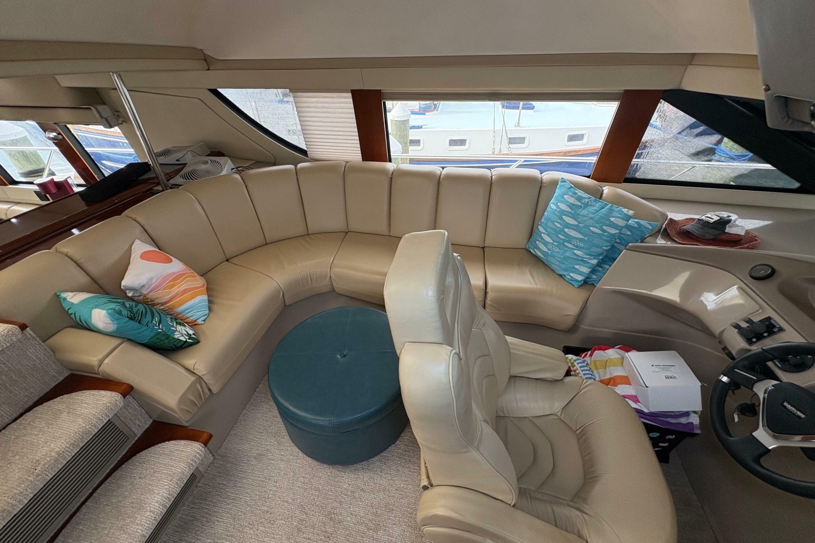 2004 Carver 560 Voyager