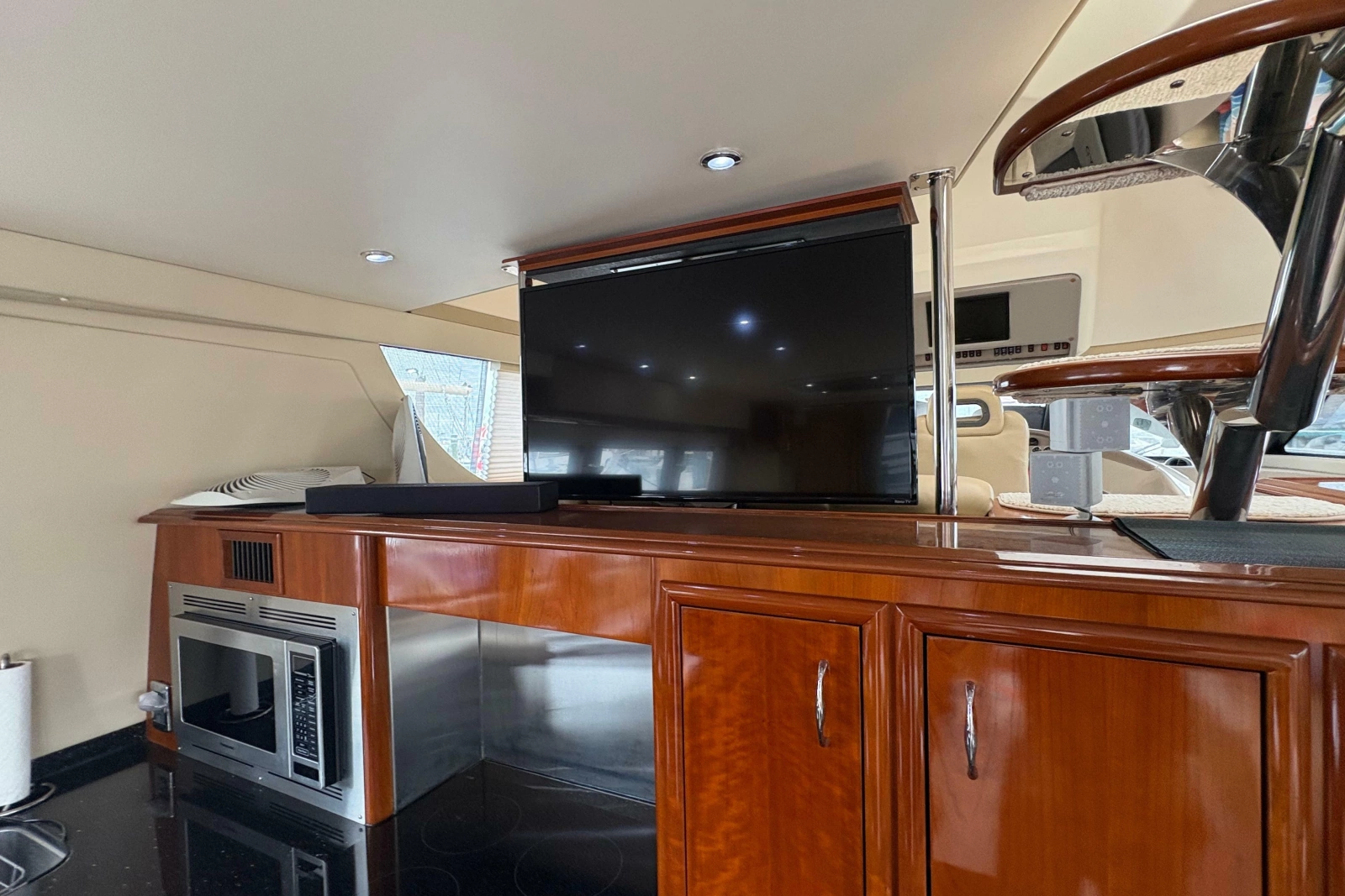 2004 Carver 560 Voyager