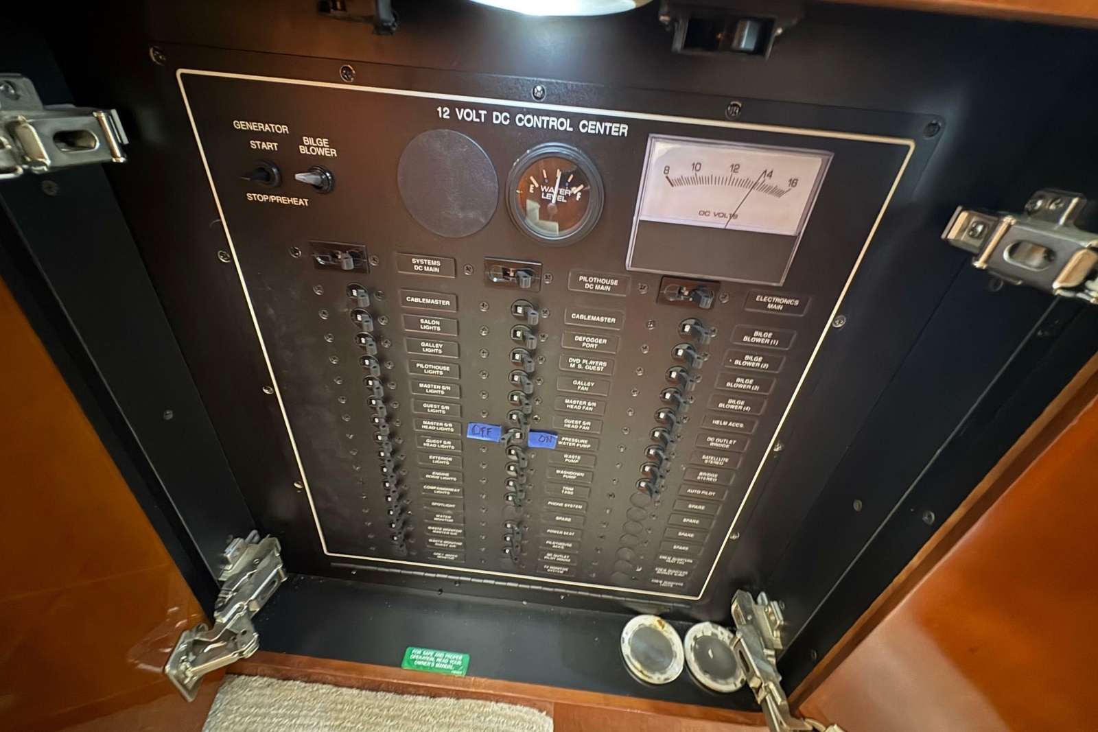 2004 Carver 560 Voyager