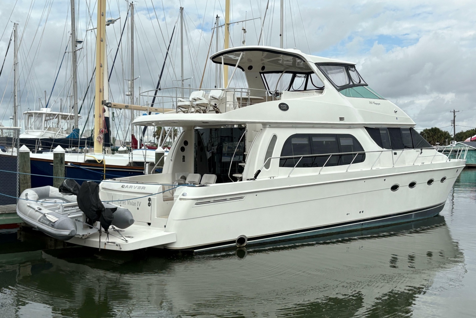 2004 Carver 560 Voyager