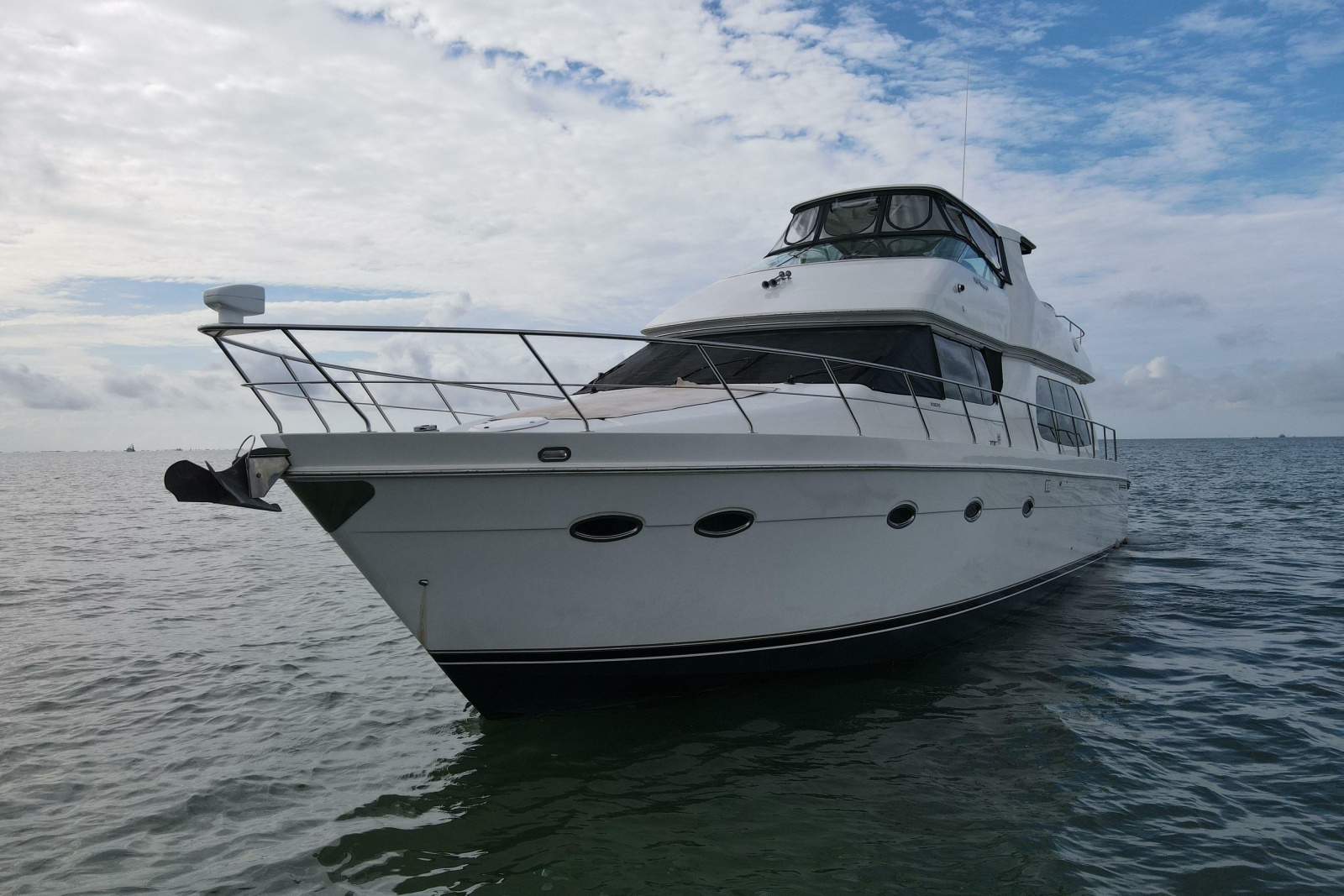 2004 Carver 560 Voyager