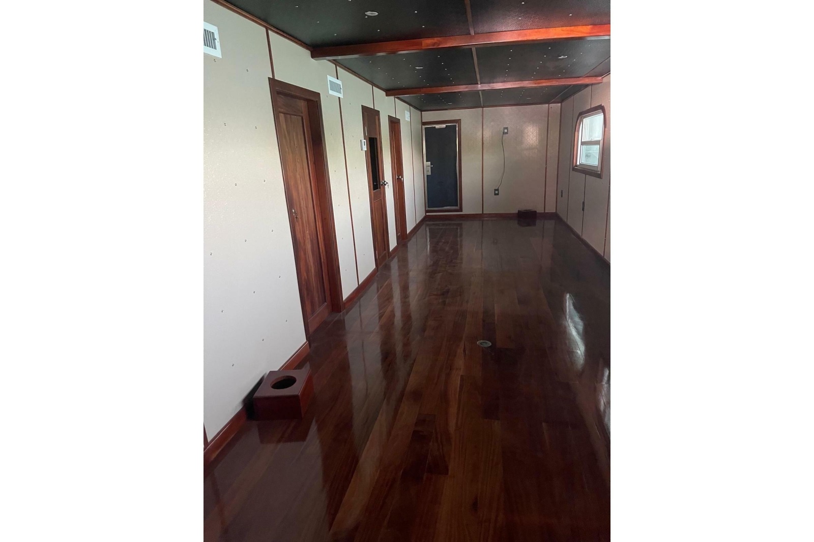 2004 Custom Supply Boat