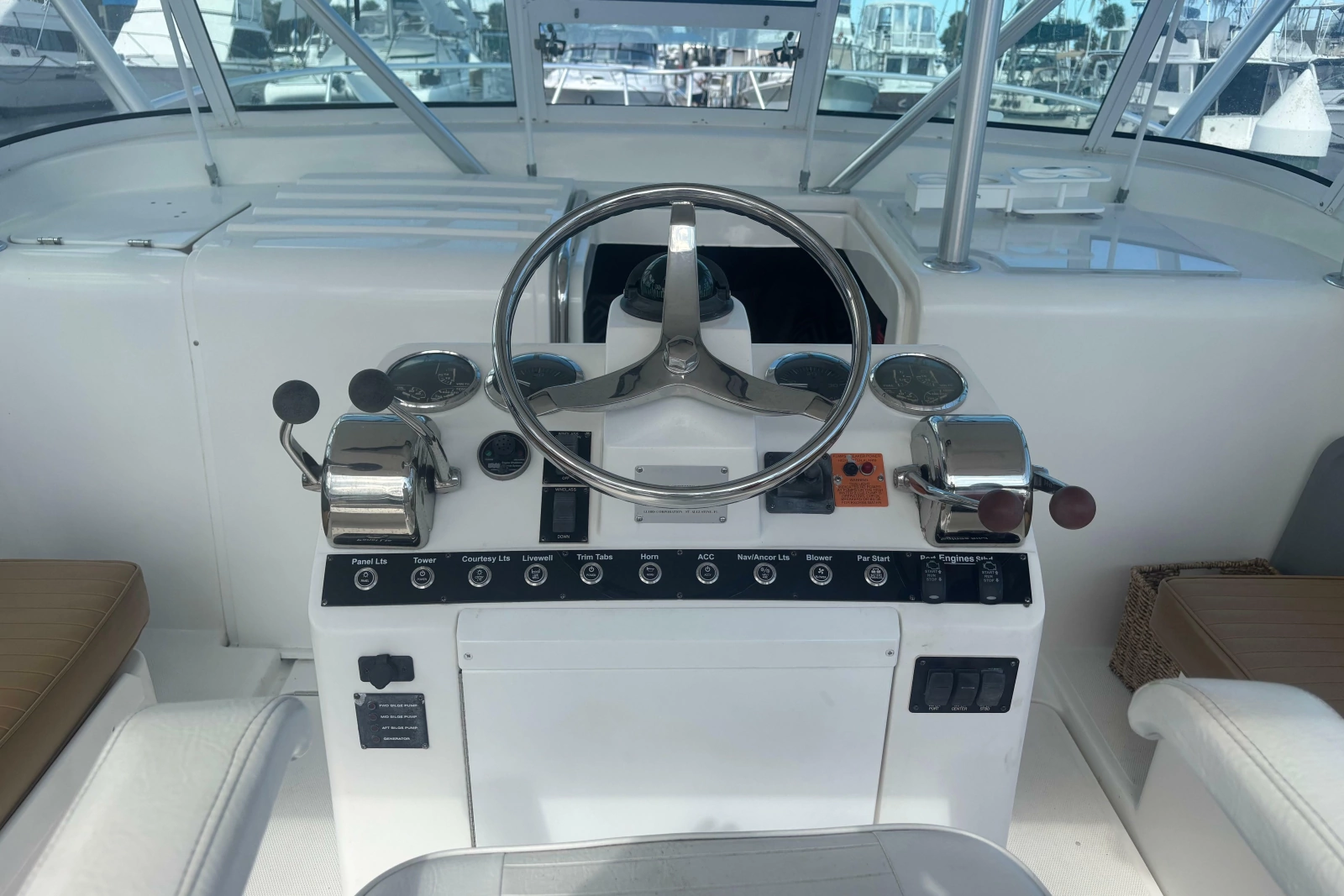 2004 Luhrs 32 Open