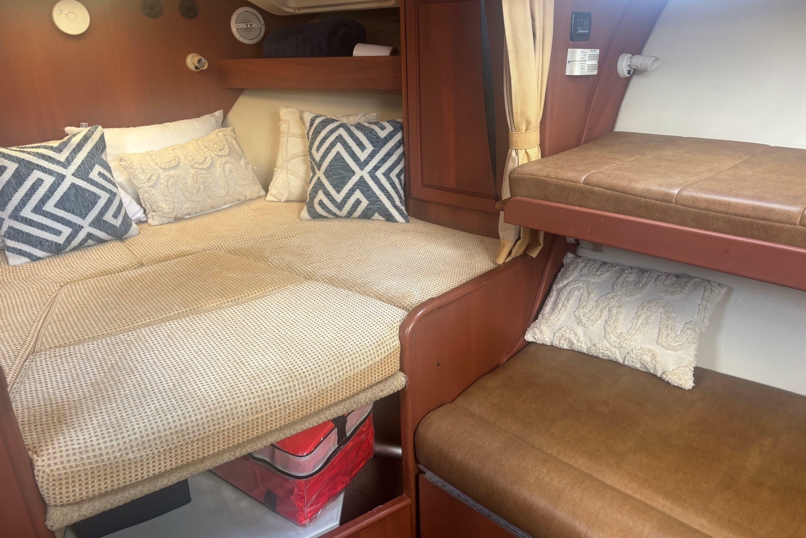 2004 Luhrs 32 Open