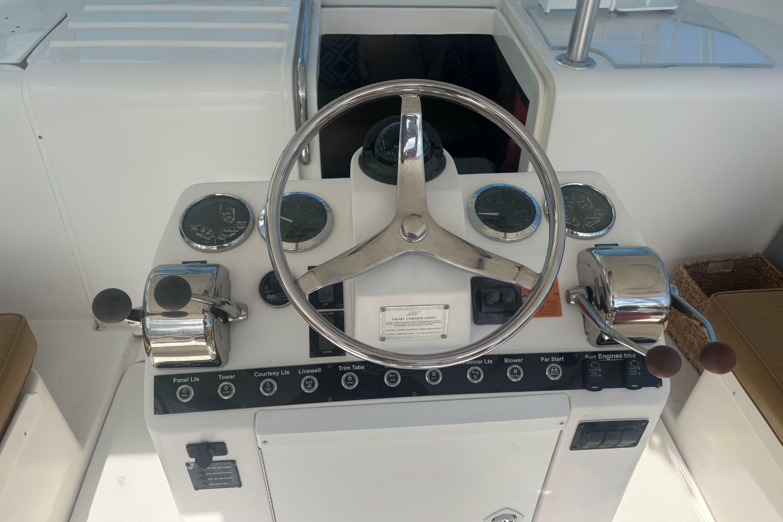 2004 Luhrs 32 Open