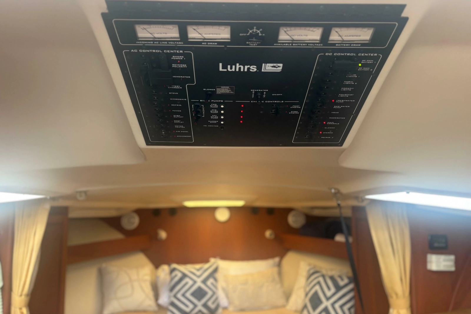 2004 Luhrs 32 Open