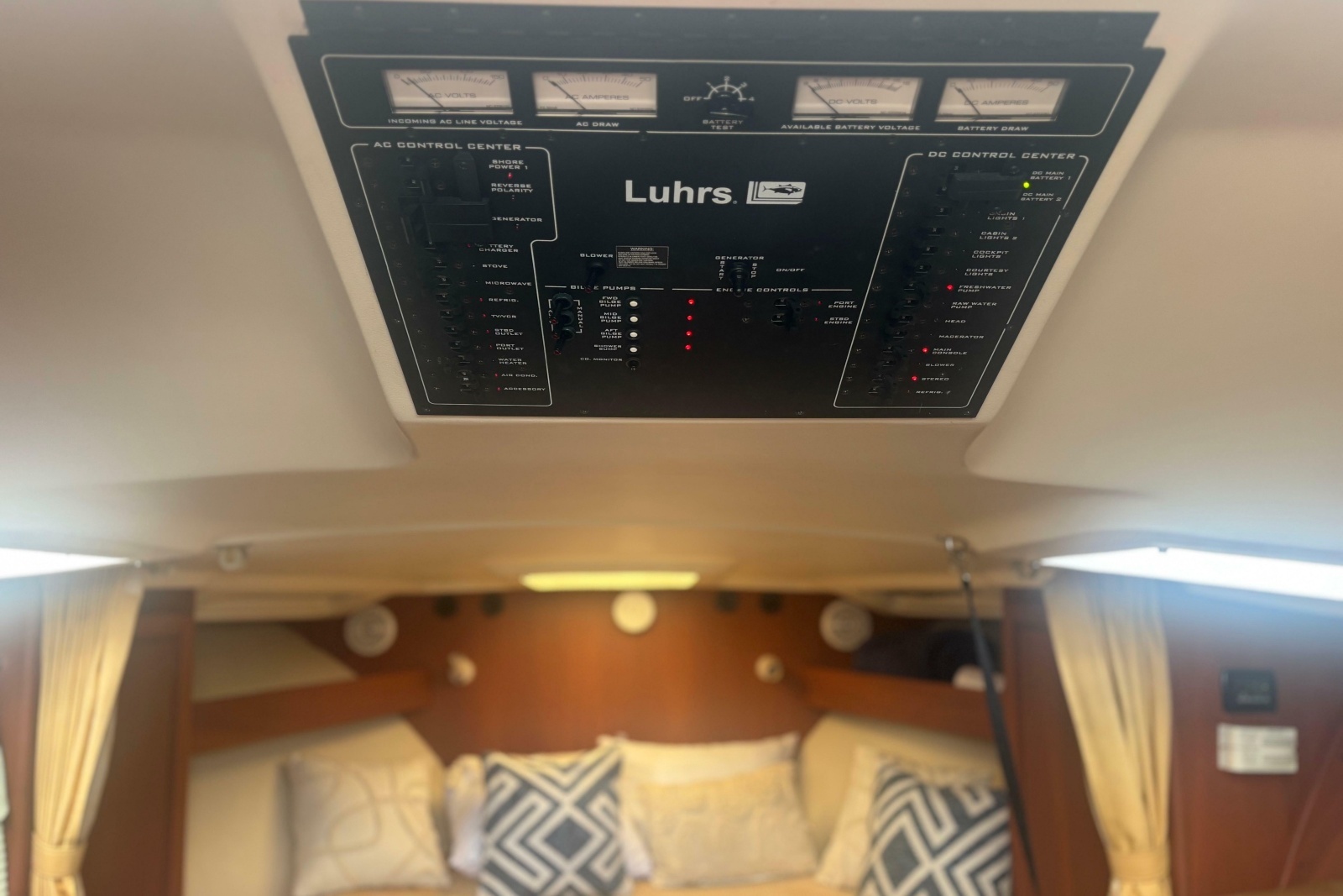 2004 Luhrs 32 Open